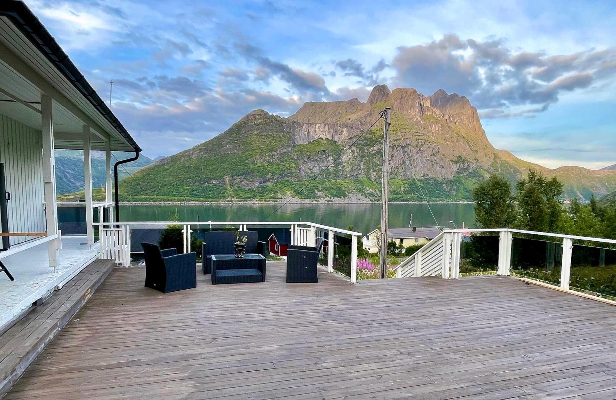 Spacious Waterfront Gem - Panoramic View - Terrace view 5