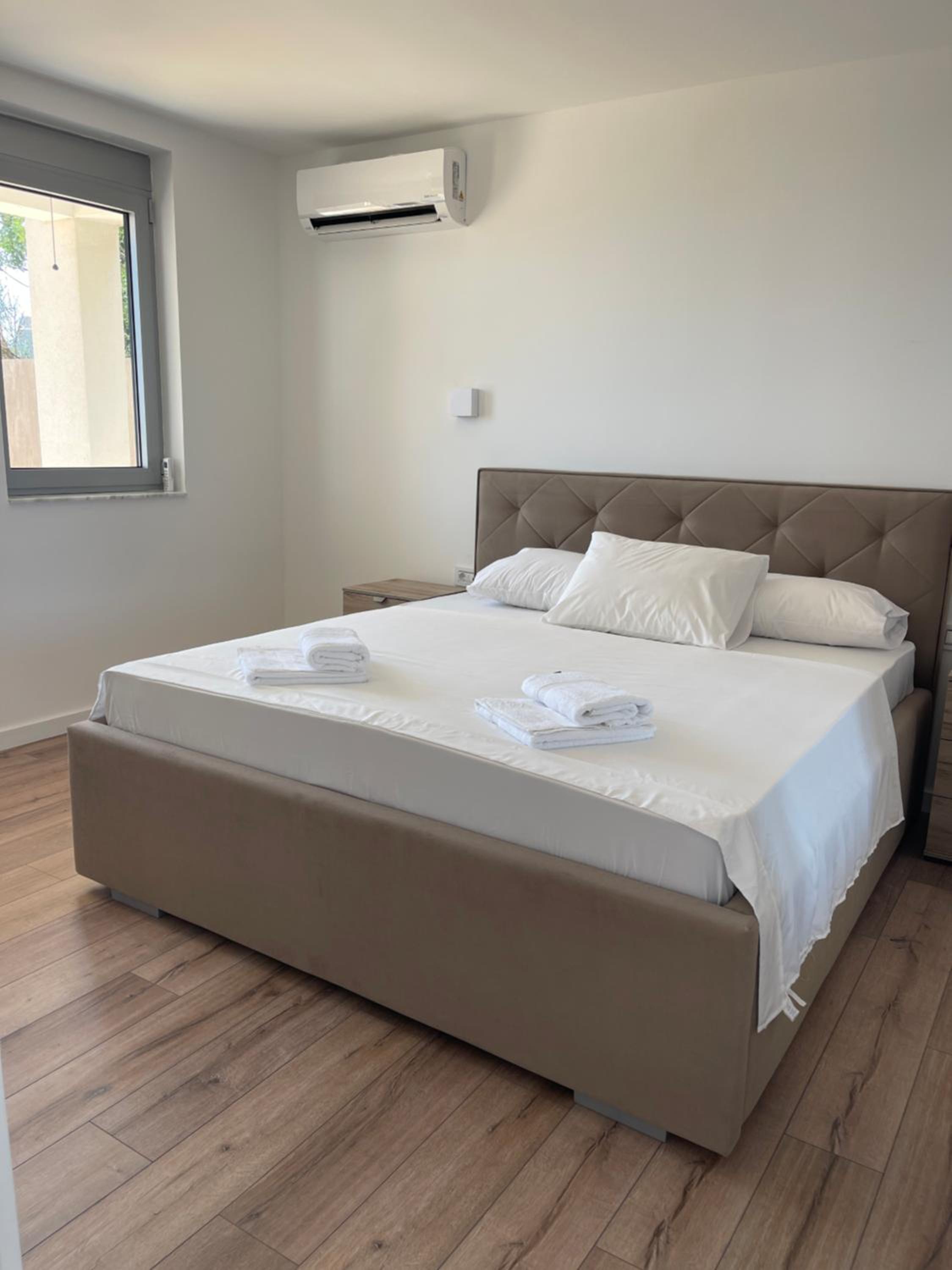 Apartments Hollaj