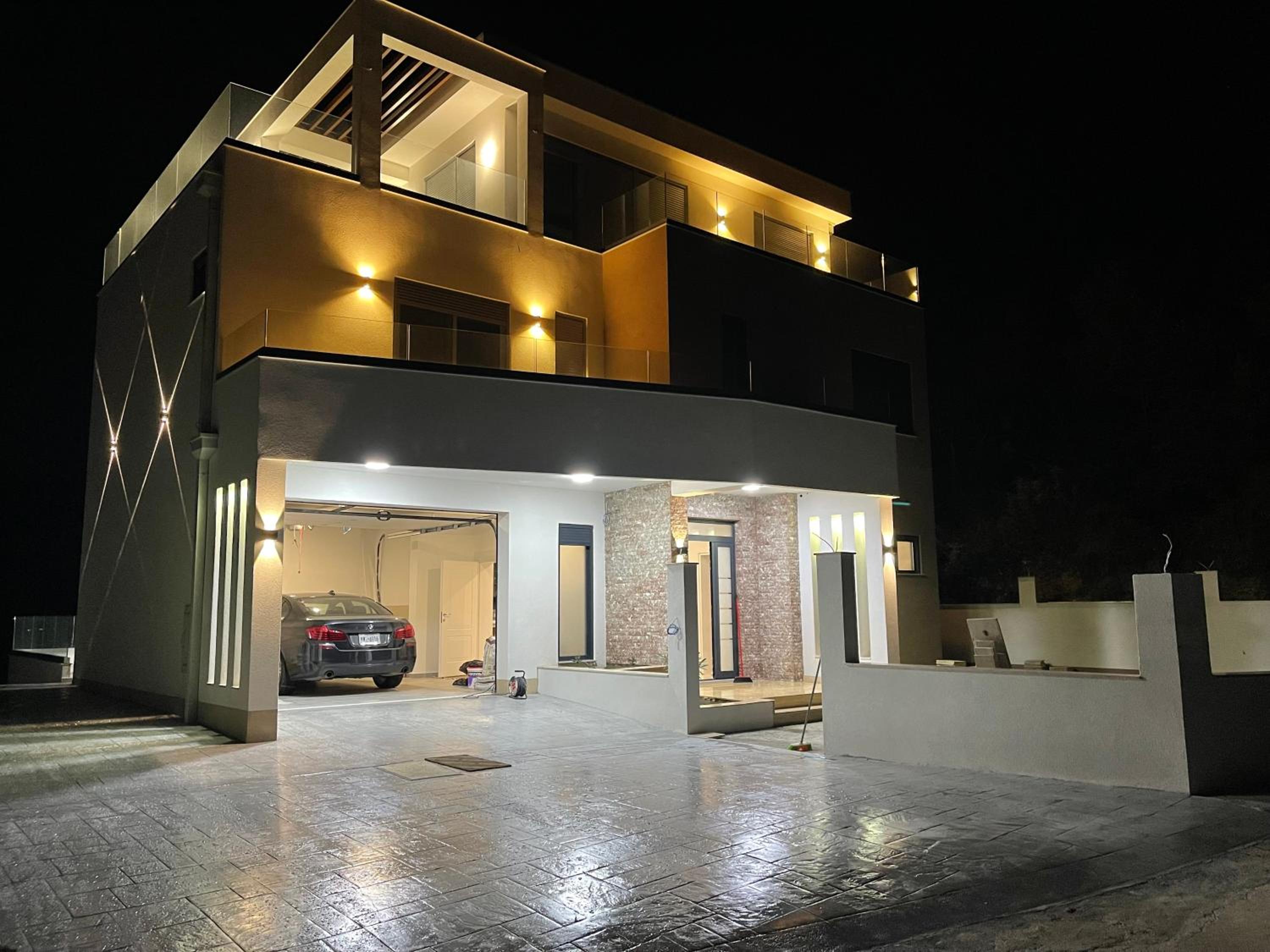 Apartments Hollaj