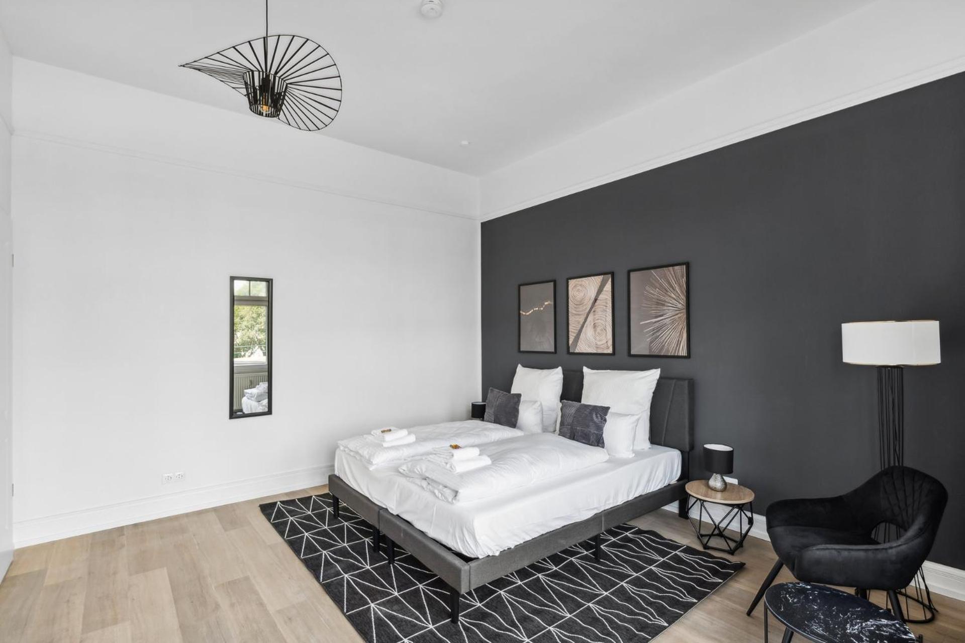 Charysma - Juwel in anthrazit, elegant, stilvoll, Parkplatz