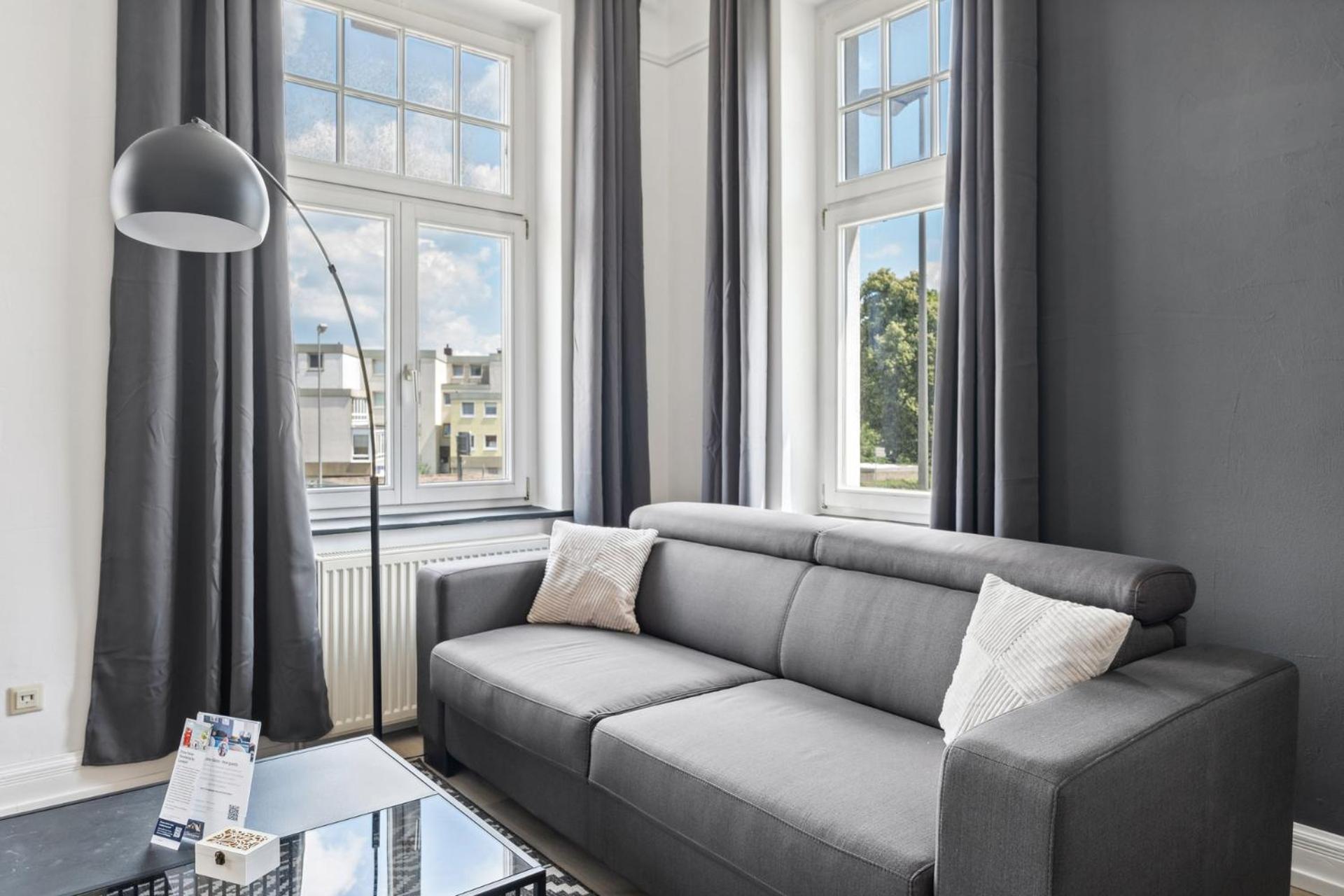 Charysma - Juwel in anthrazit, elegant, stilvoll, Parkplatz