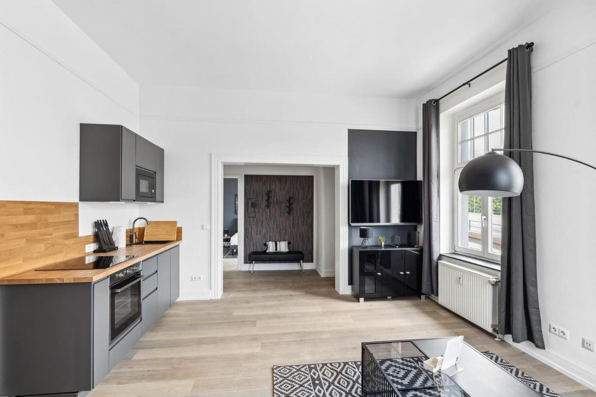 Charysma - Juwel in anthrazit, elegant, stilvoll, Parkplatz