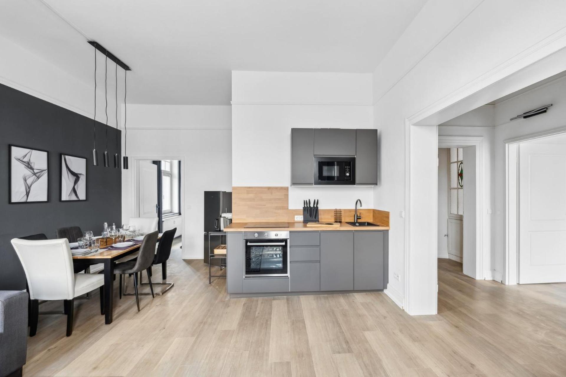 Charysma - Juwel in anthrazit, elegant, stilvoll, Parkplatz