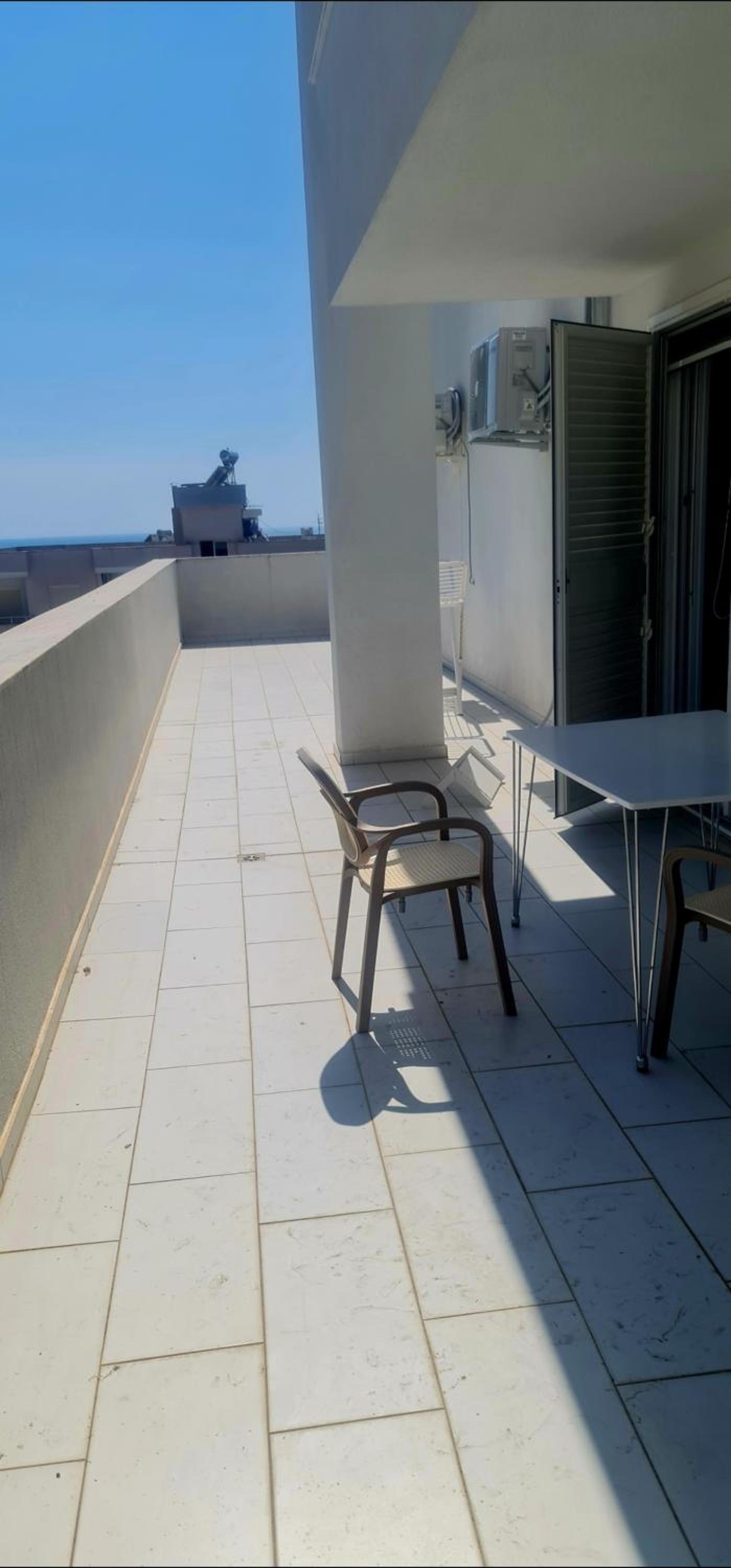 Penthouse d'exception avec Rooftop vue mer et colline 3 chambres sur 2 étages 100m de la plage
