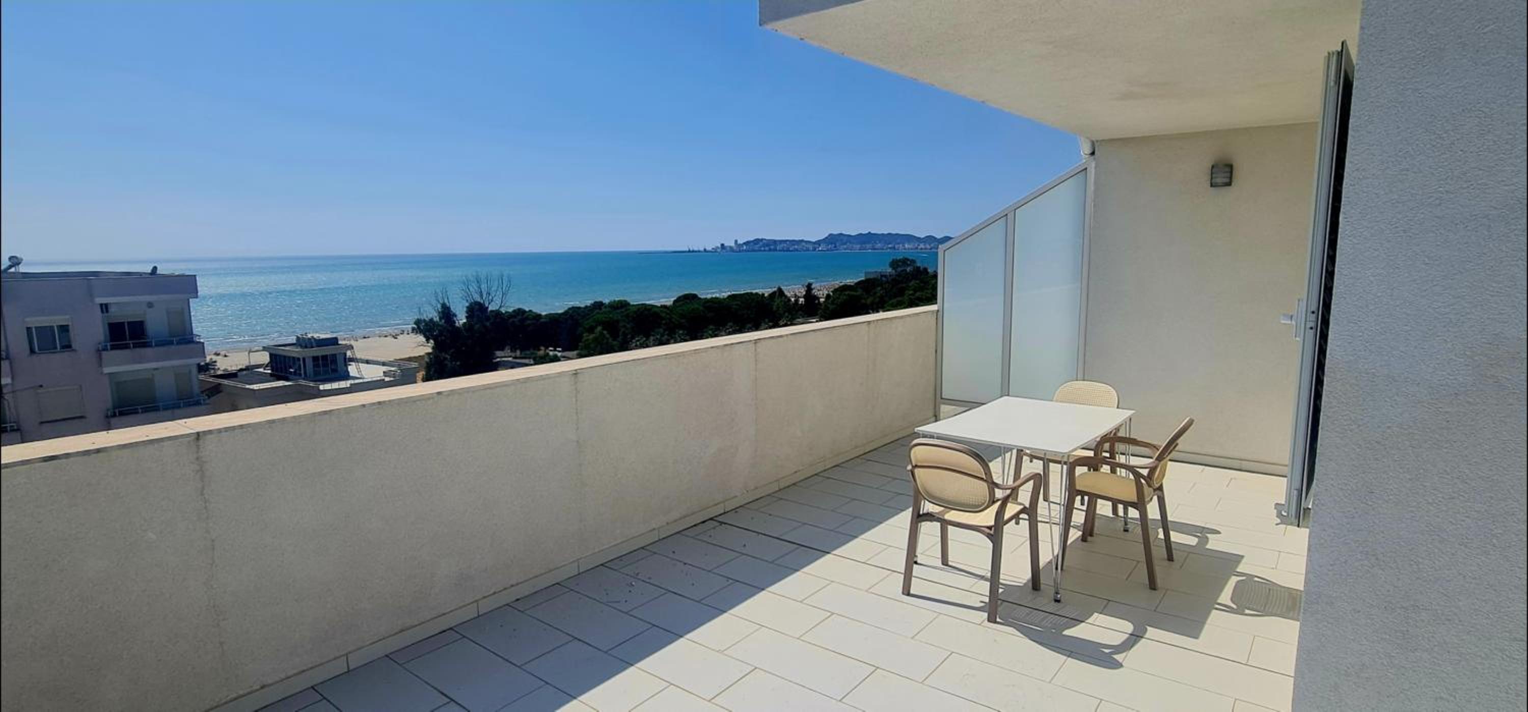 Penthouse d'exception avec Rooftop vue mer et colline 3 chambres sur 2 étages 100m de la plage