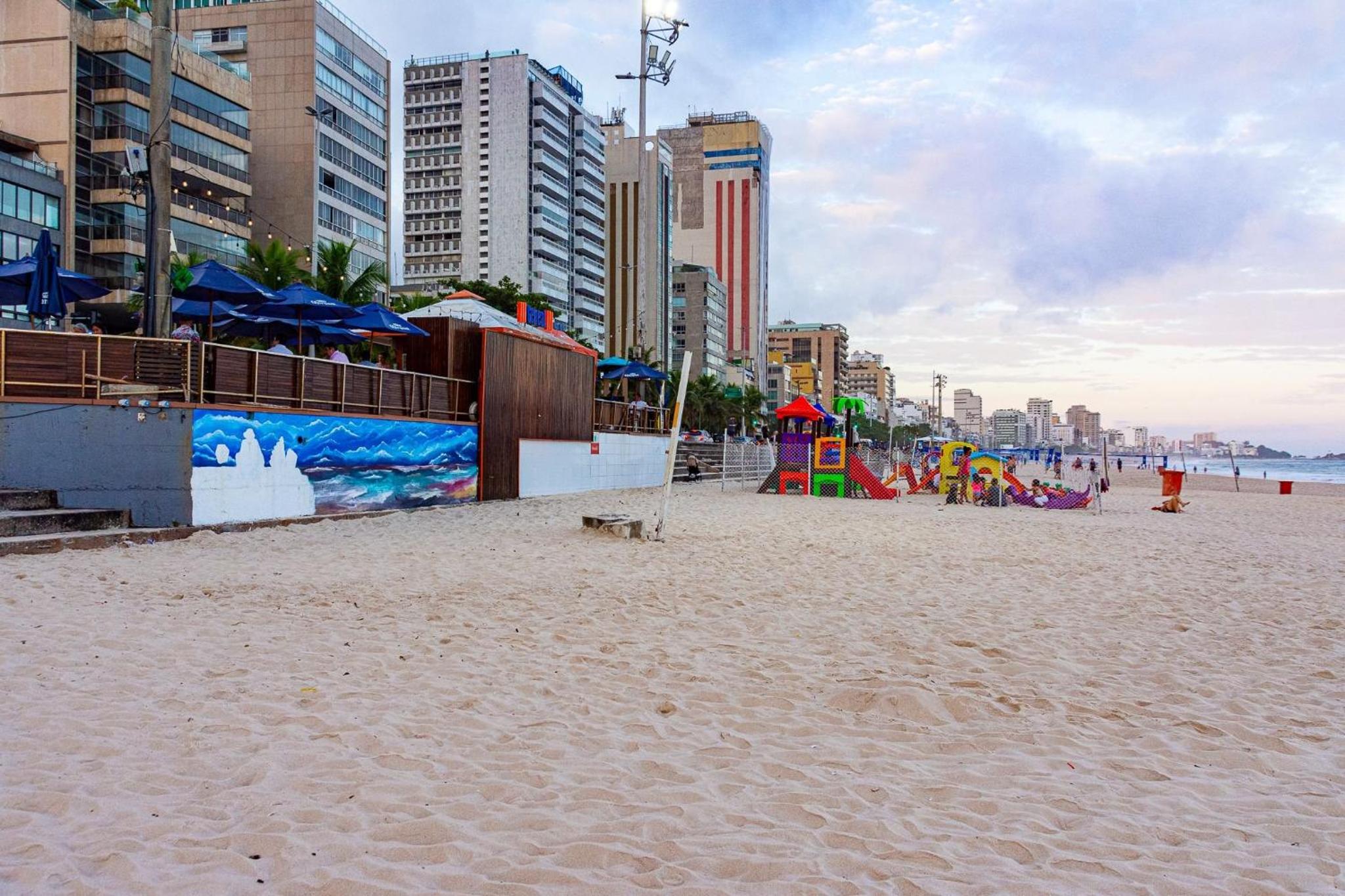 Leblon Praia apto a pé 50 metros
