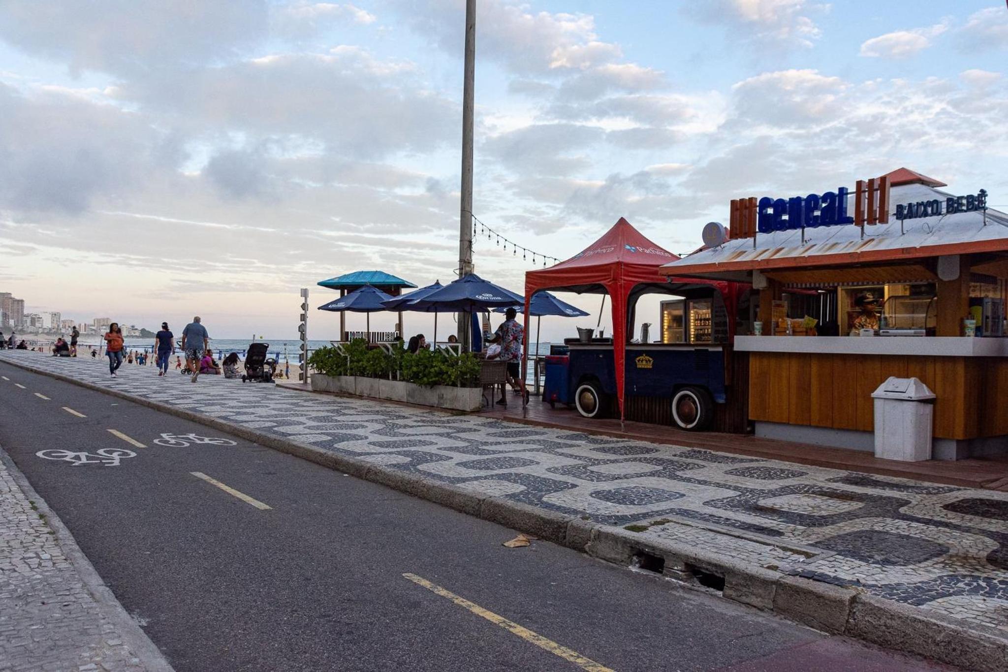 Leblon Praia apto a pé 50 metros