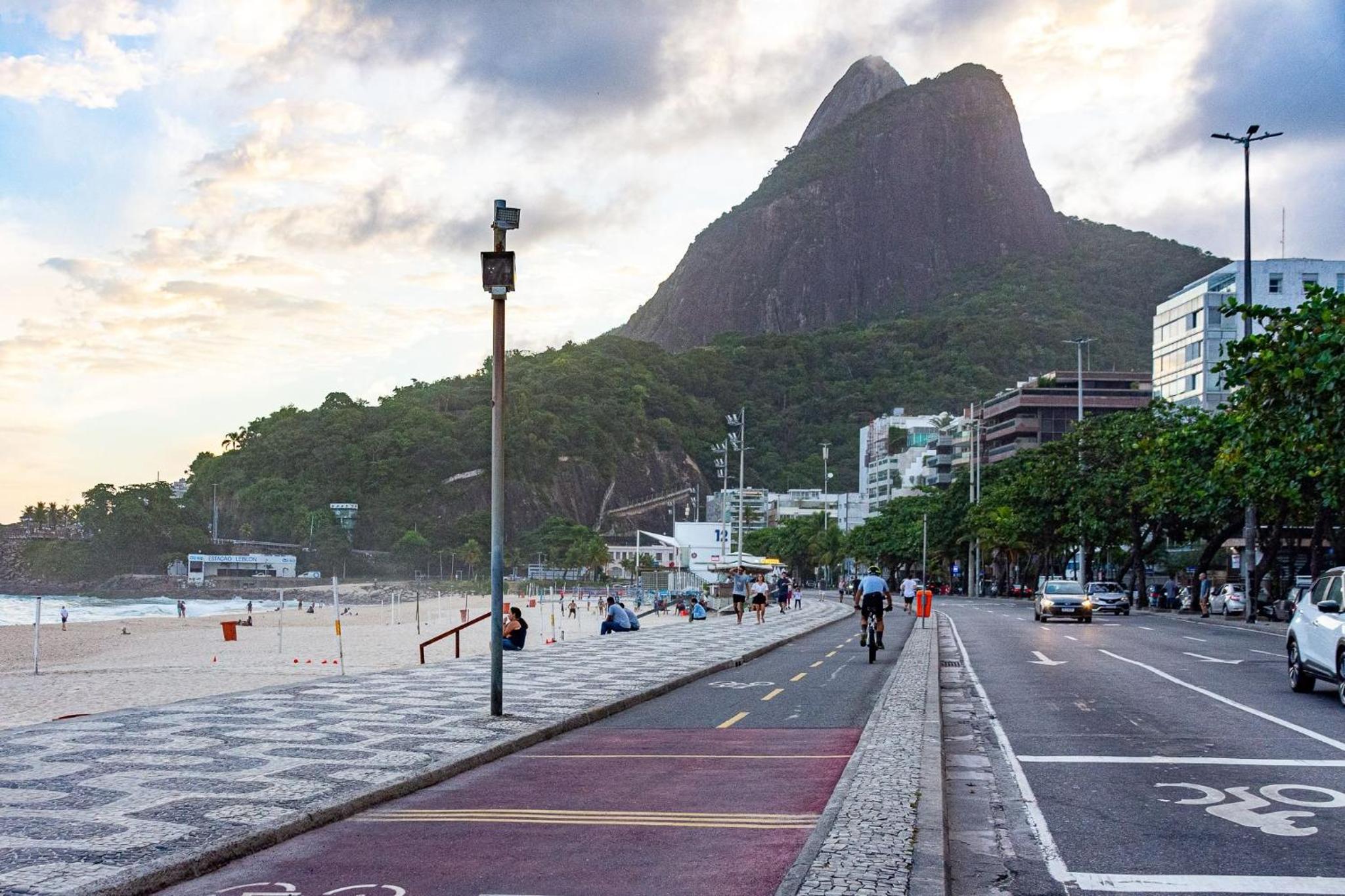 Leblon Praia apto a pé 50 metros