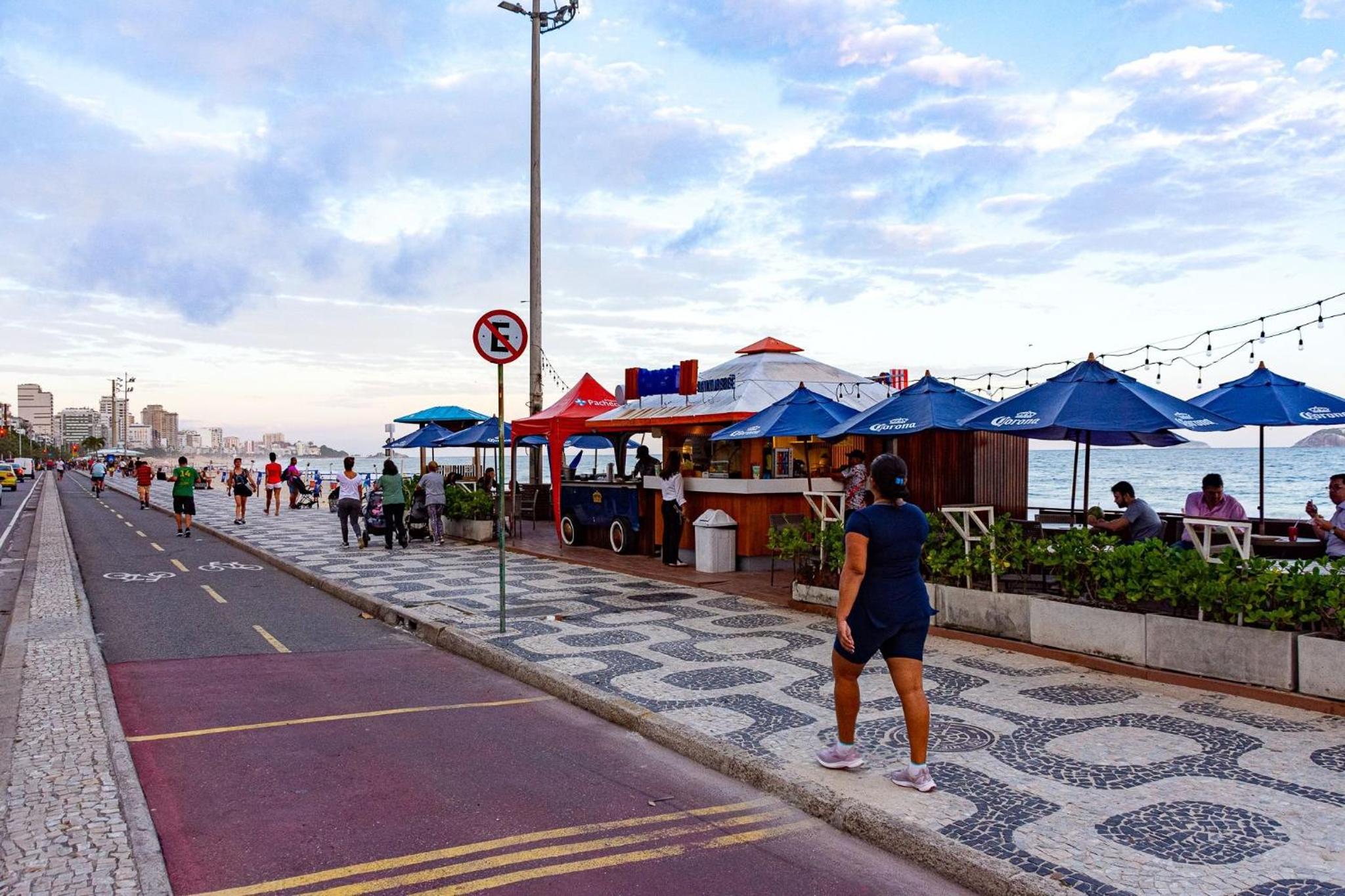 Leblon Praia apto a pé 50 metros