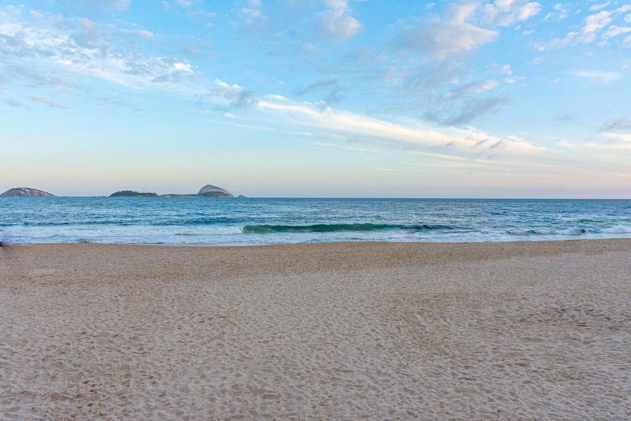Leblon Praia apto a pé 50 metros