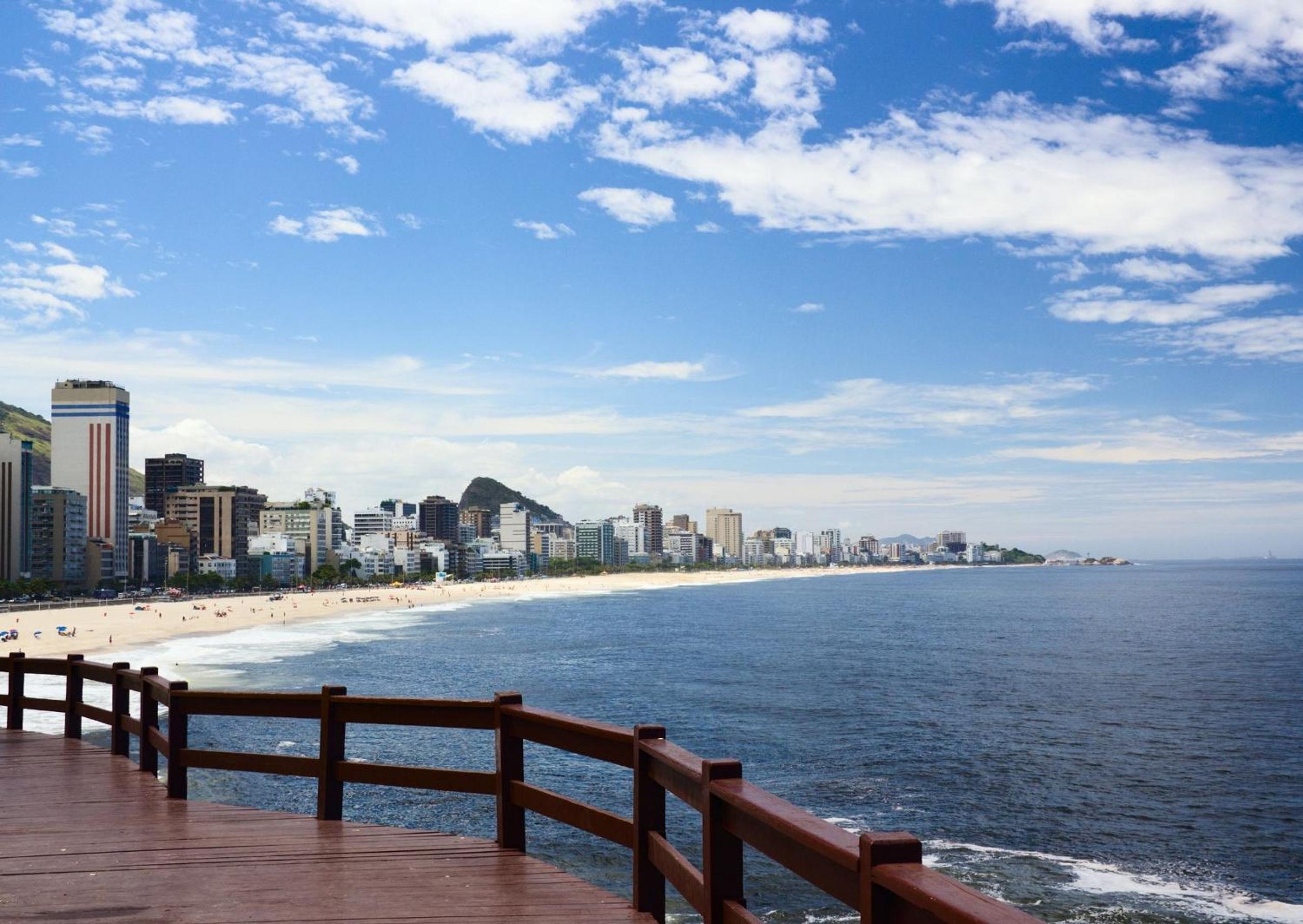 Leblon Praia apto a pé 50 metros