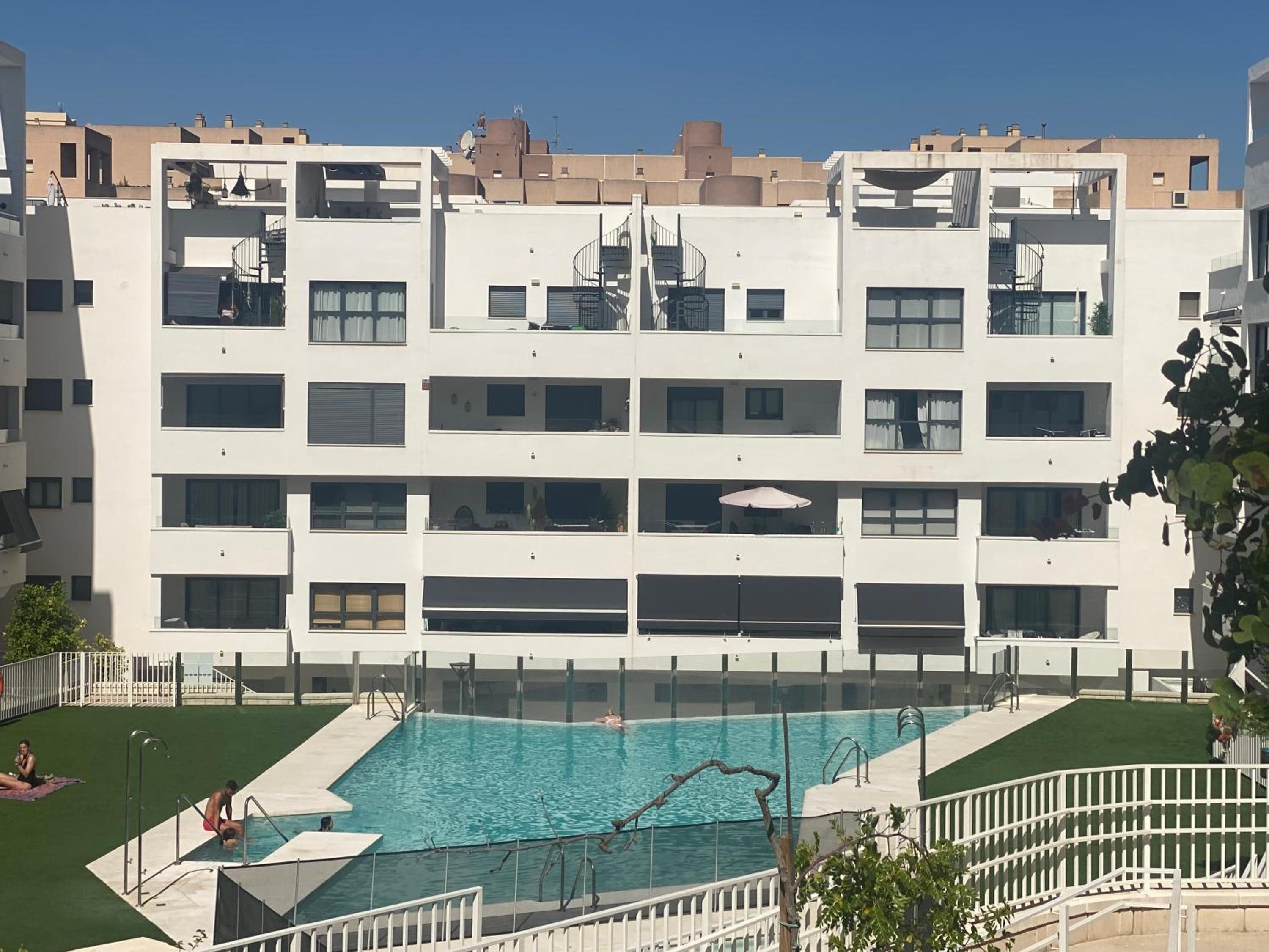 Luxury apartment with pool in Estepona-centre