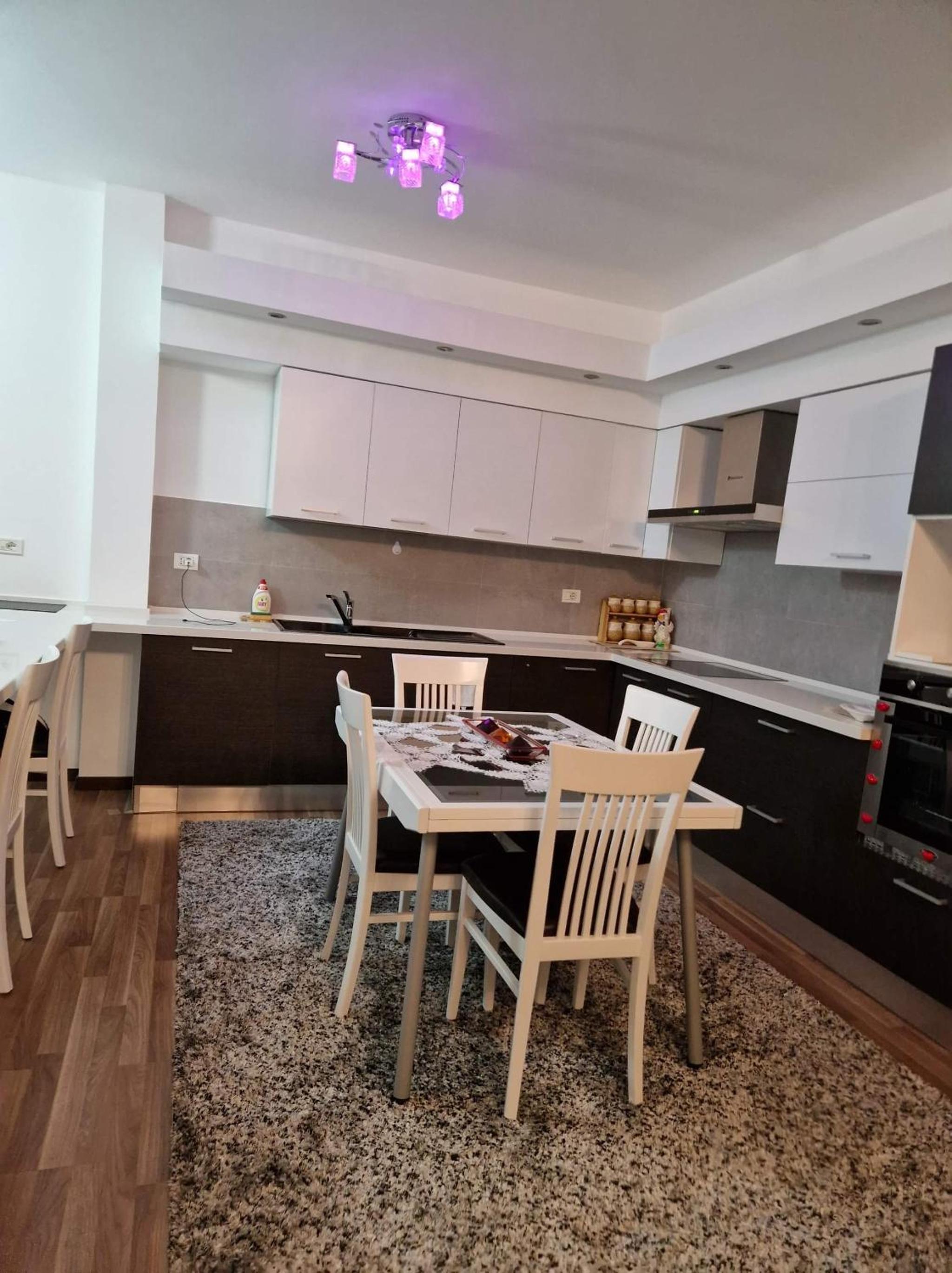 Apartament me qera
