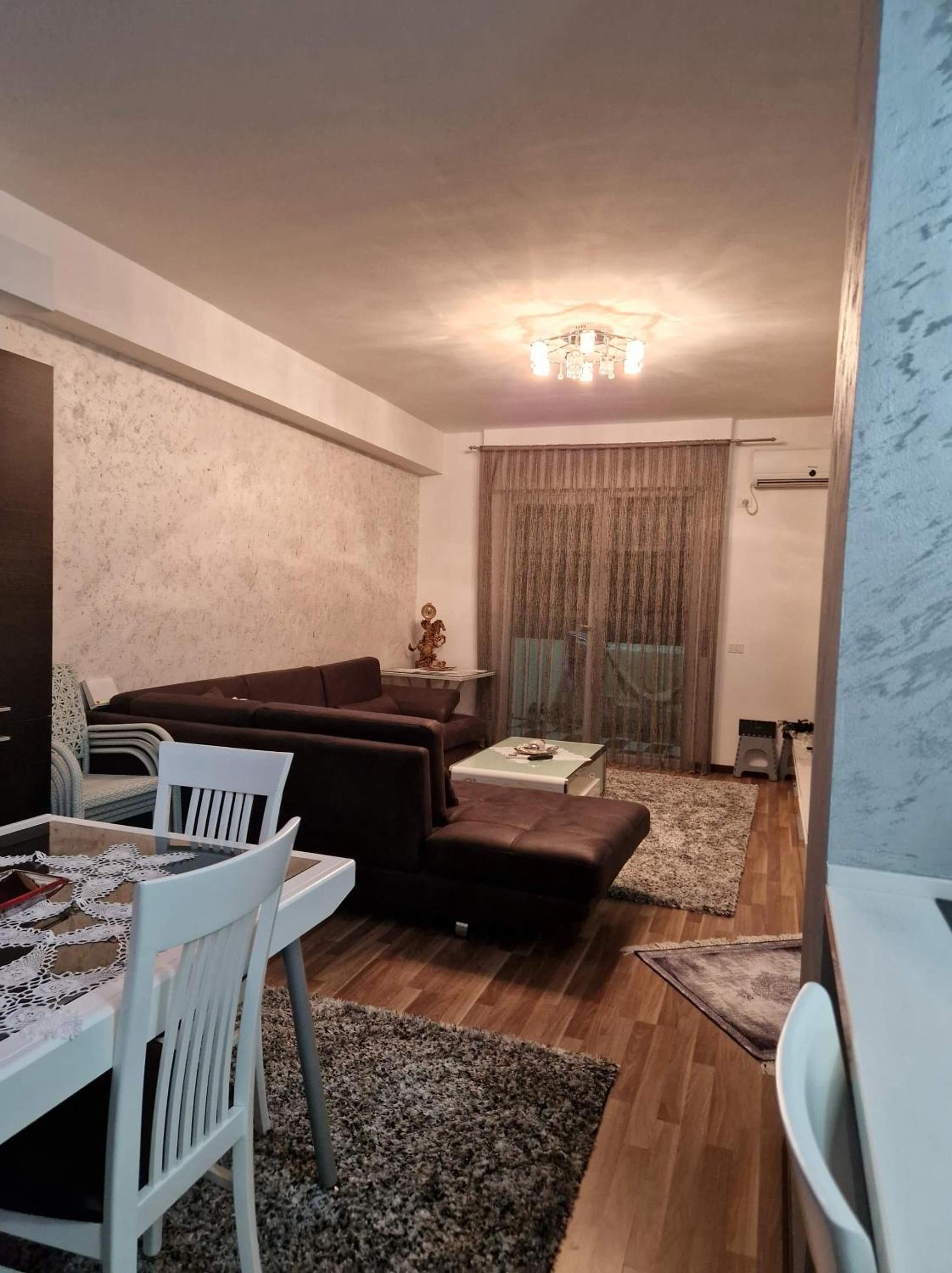 Apartament me qera