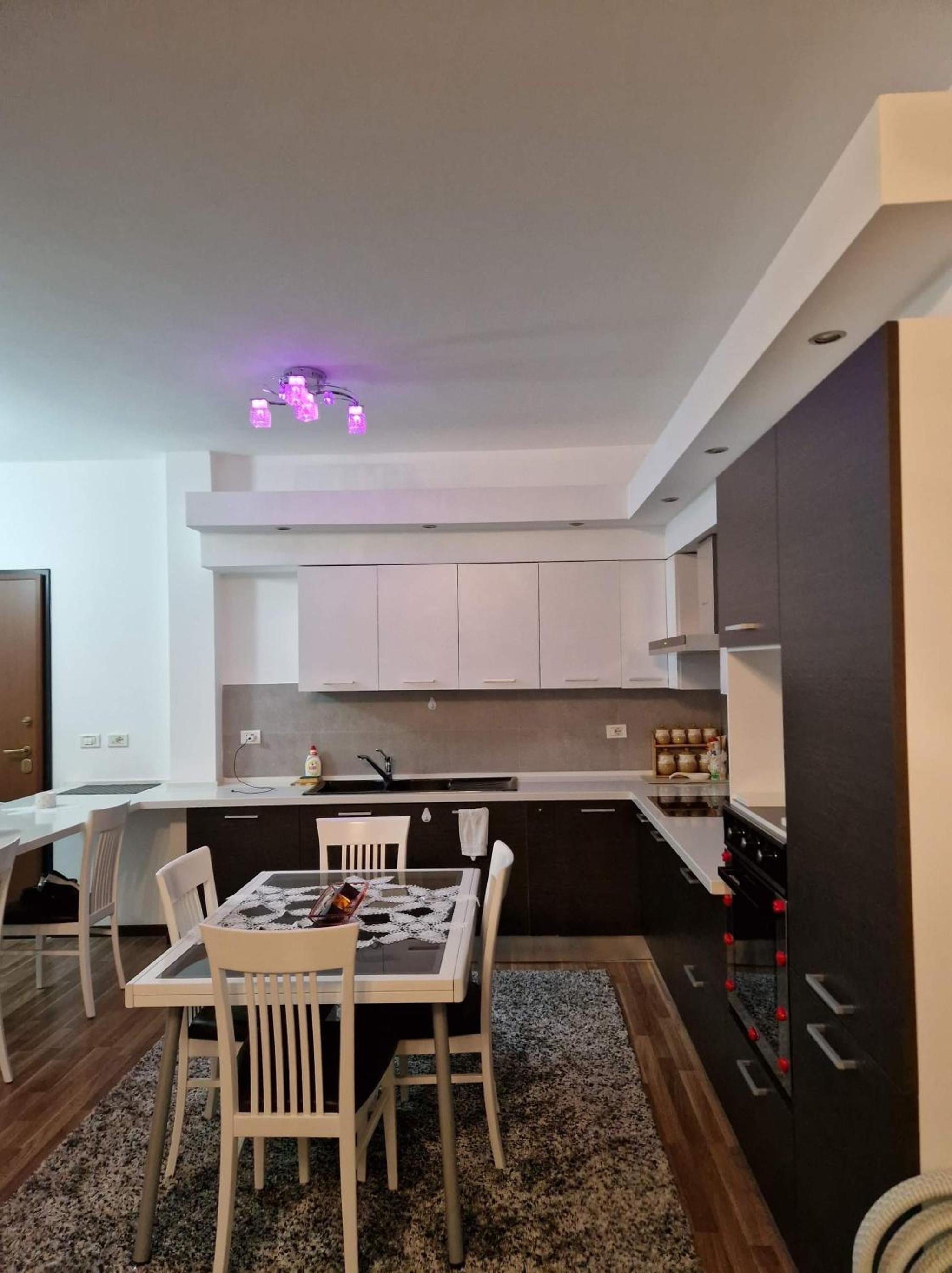 Apartament me qera