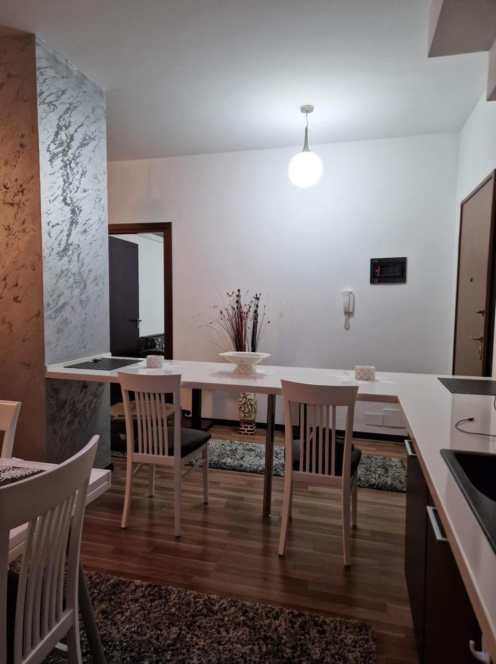 Apartament me qera