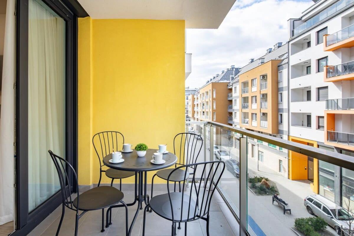 Balcony - Sunny - NEW