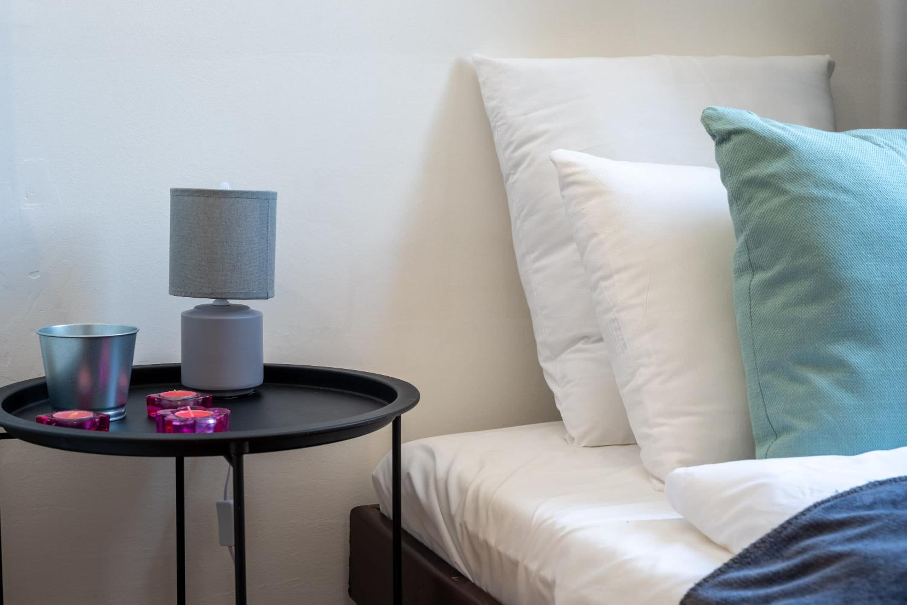 Central - Bright - Calm Studio for Solo Travellers view 5