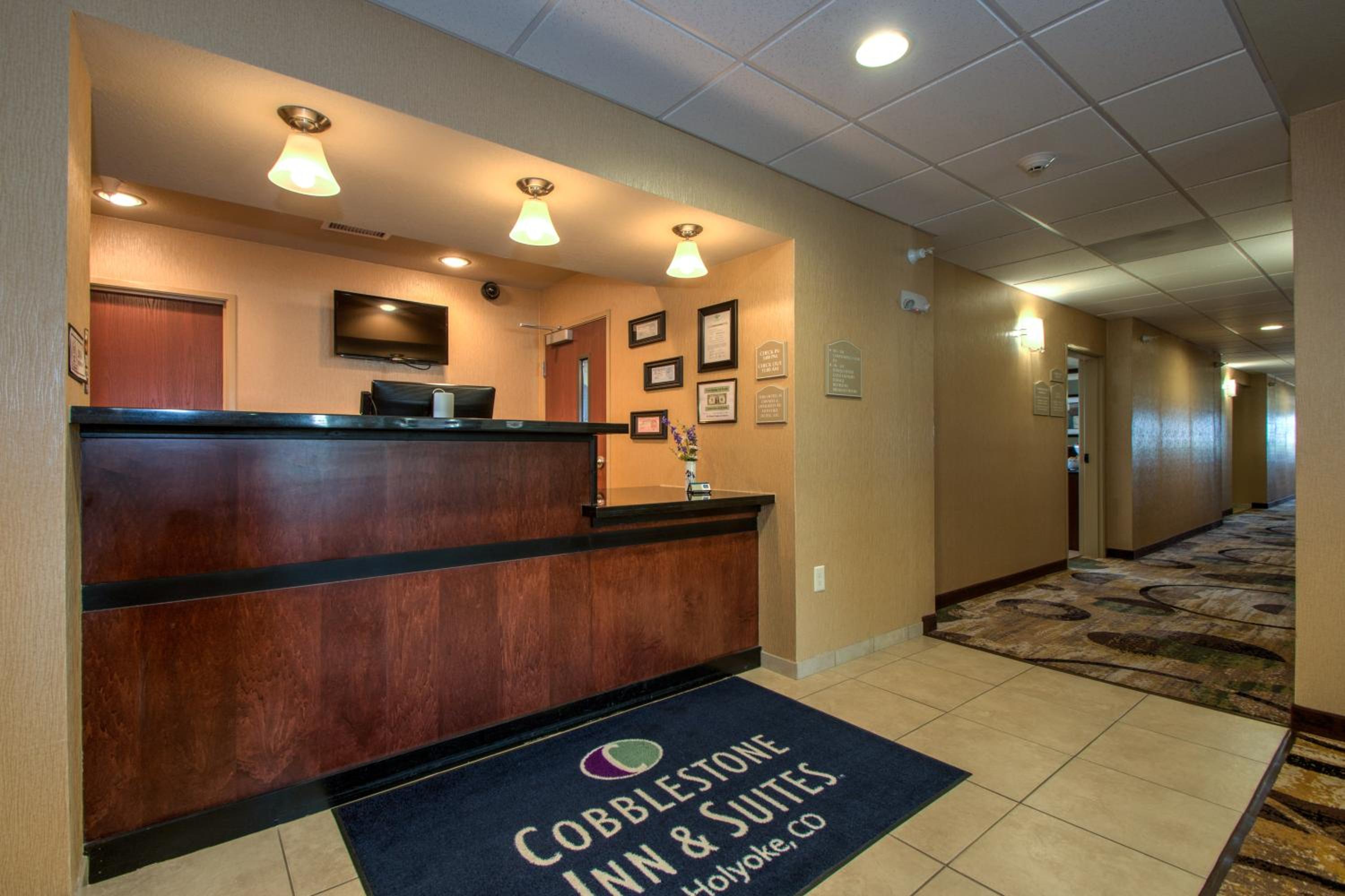 Cobblestone Inn & Suites - Holyoke