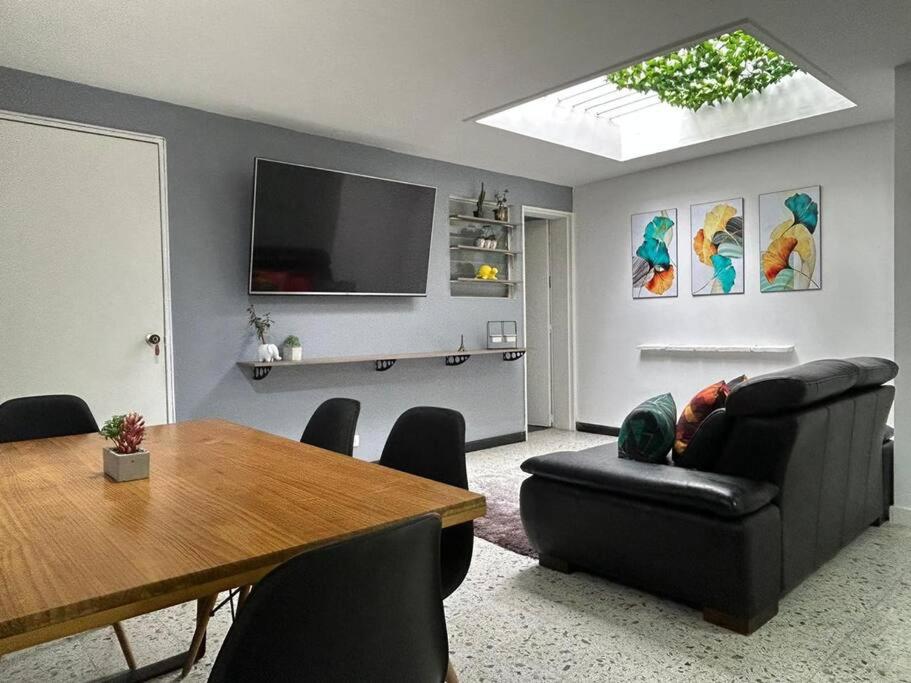 Iluminado y hermoso apartamento con terraza