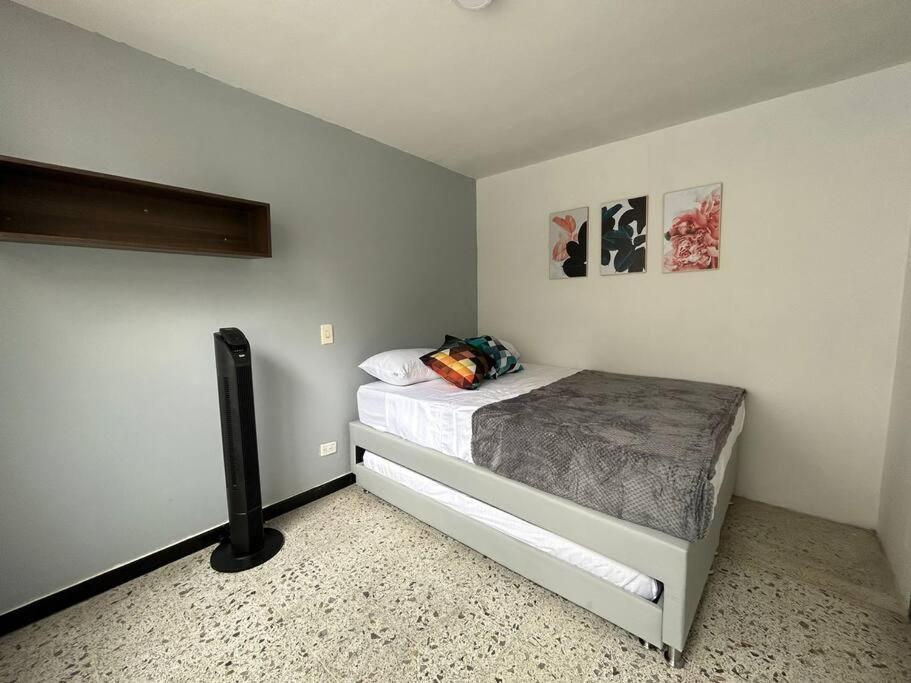 Iluminado y hermoso apartamento con terraza