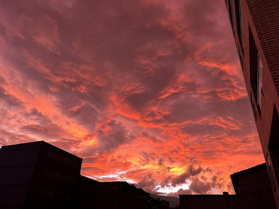 Iluminado y hermoso apartamento con terraza