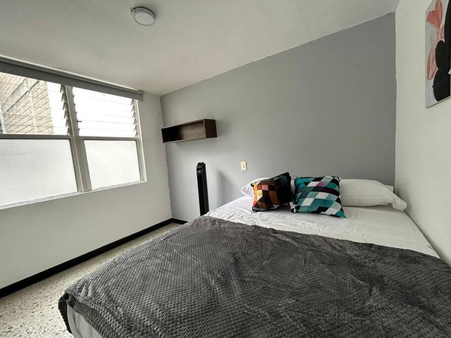 Iluminado y hermoso apartamento con terraza