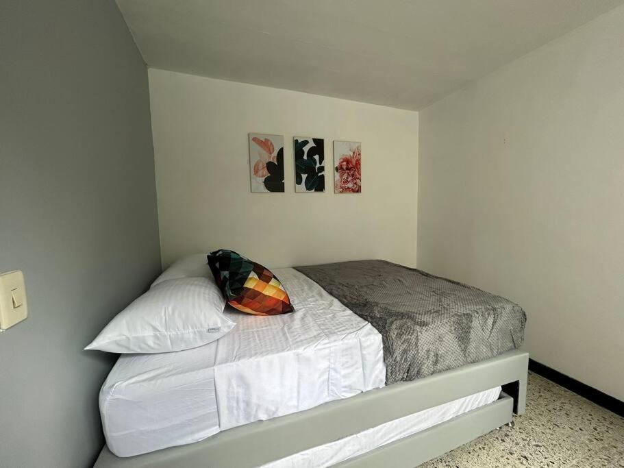 Iluminado y hermoso apartamento con terraza