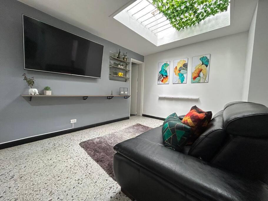 Iluminado y hermoso apartamento con terraza