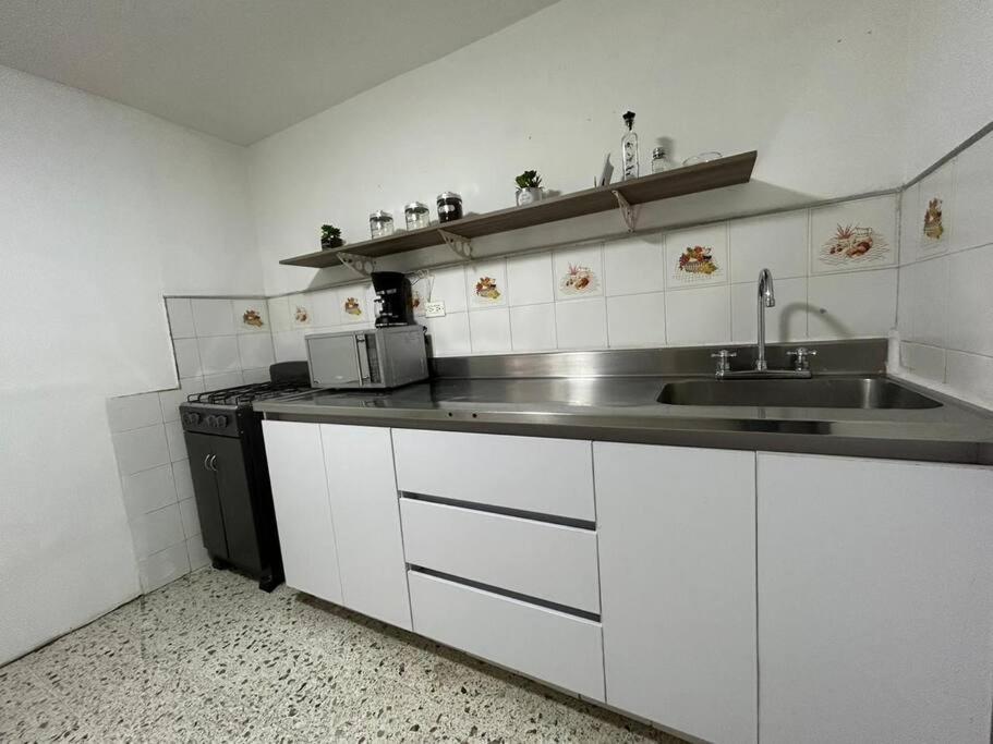 Iluminado y hermoso apartamento con terraza