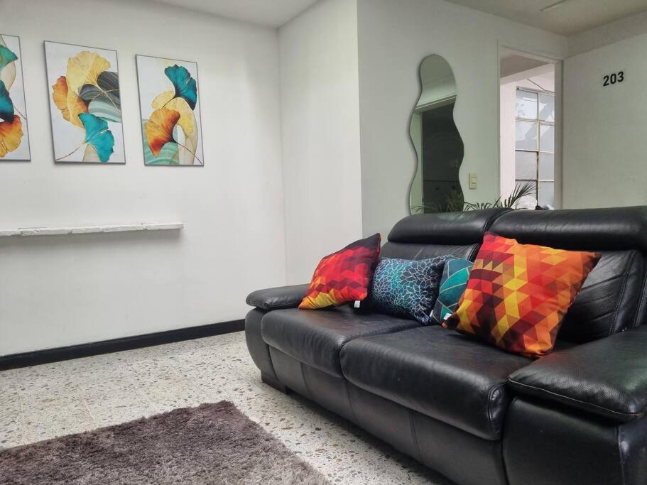 Iluminado y hermoso apartamento con terraza