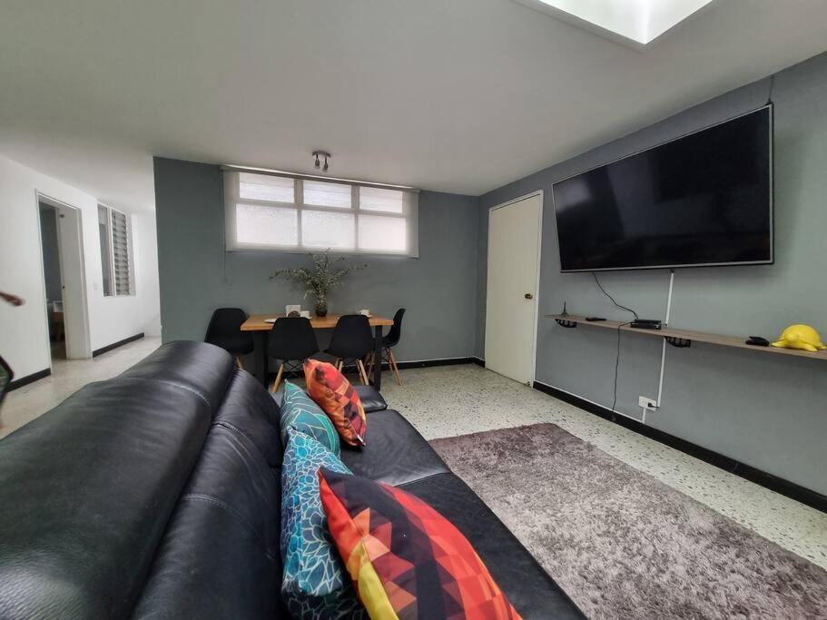 Iluminado y hermoso apartamento con terraza
