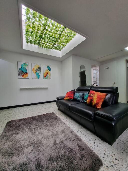Iluminado y hermoso apartamento con terraza