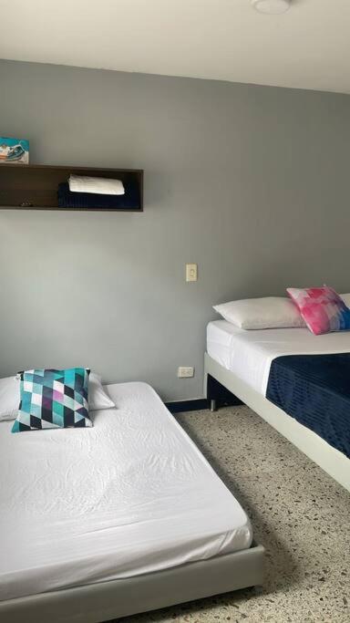 Iluminado y hermoso apartamento con terraza