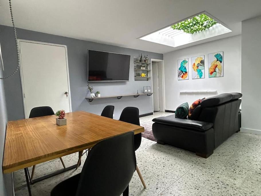 Iluminado y hermoso apartamento con terraza