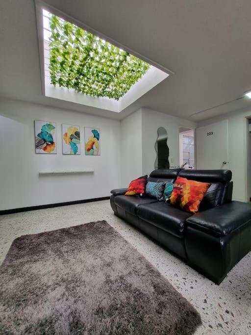 Iluminado y hermoso apartamento con terraza