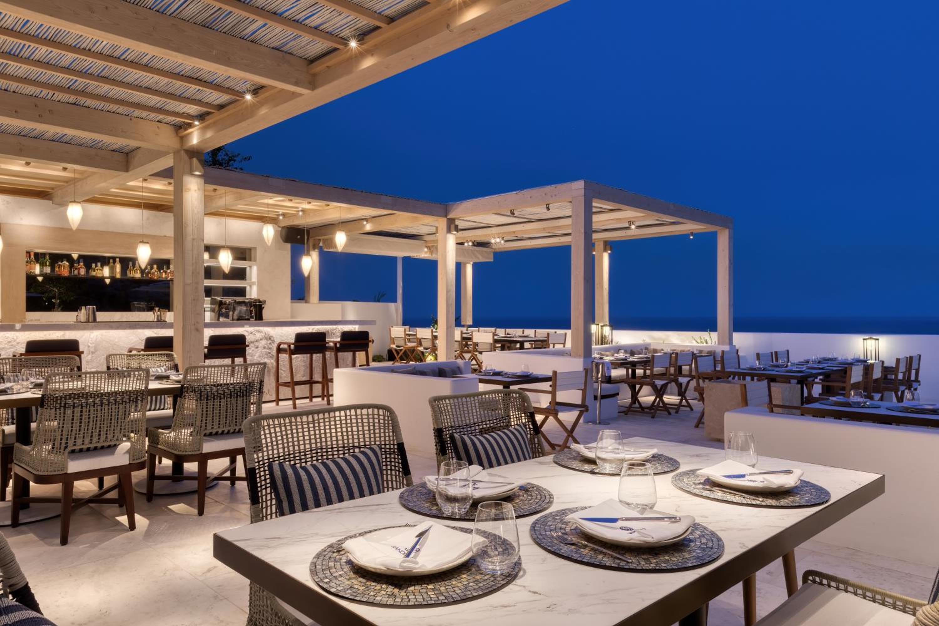 Sandblu Santorini, LXR Hotels & Resorts