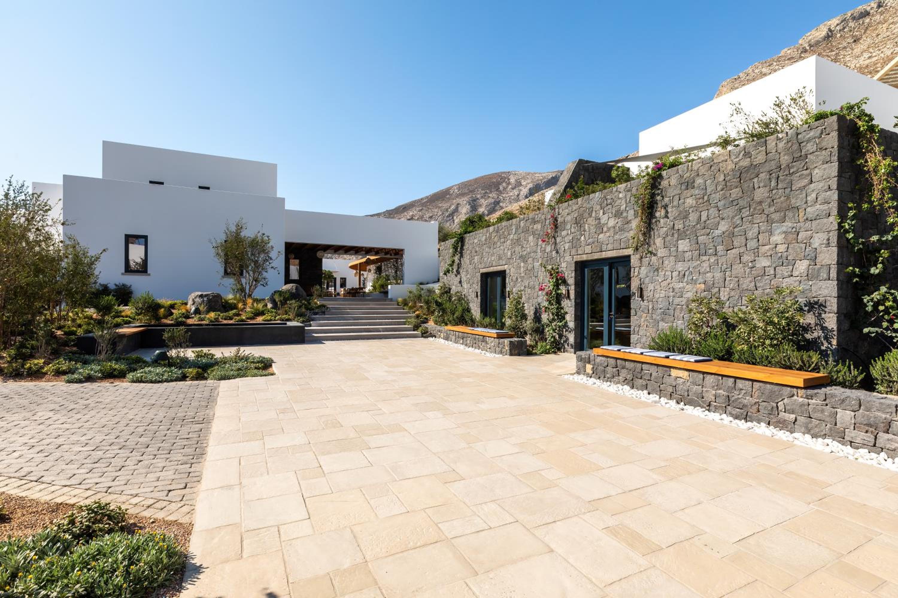 Sandblu Santorini, LXR Hotels & Resorts