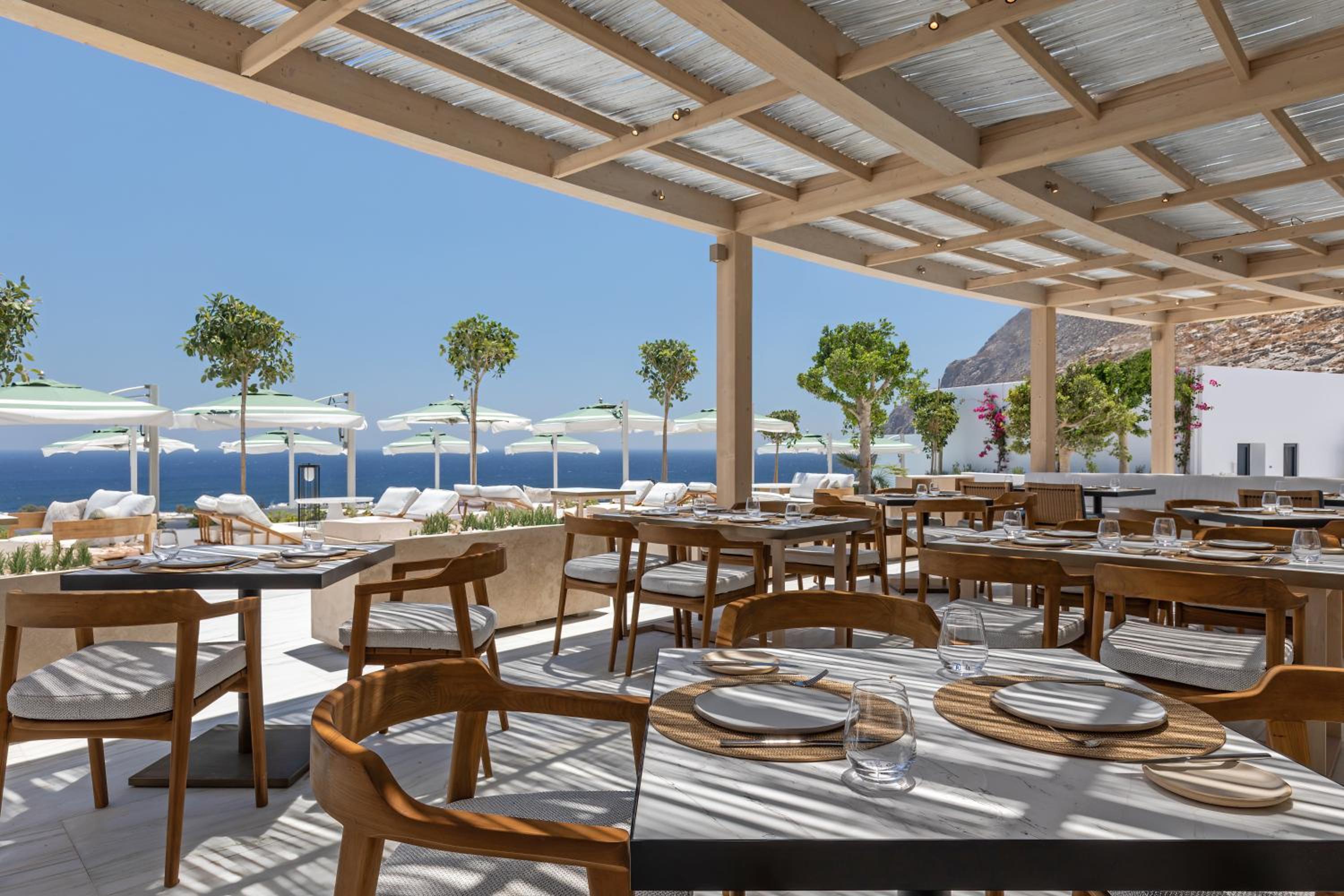 Sandblu Santorini, LXR Hotels & Resorts