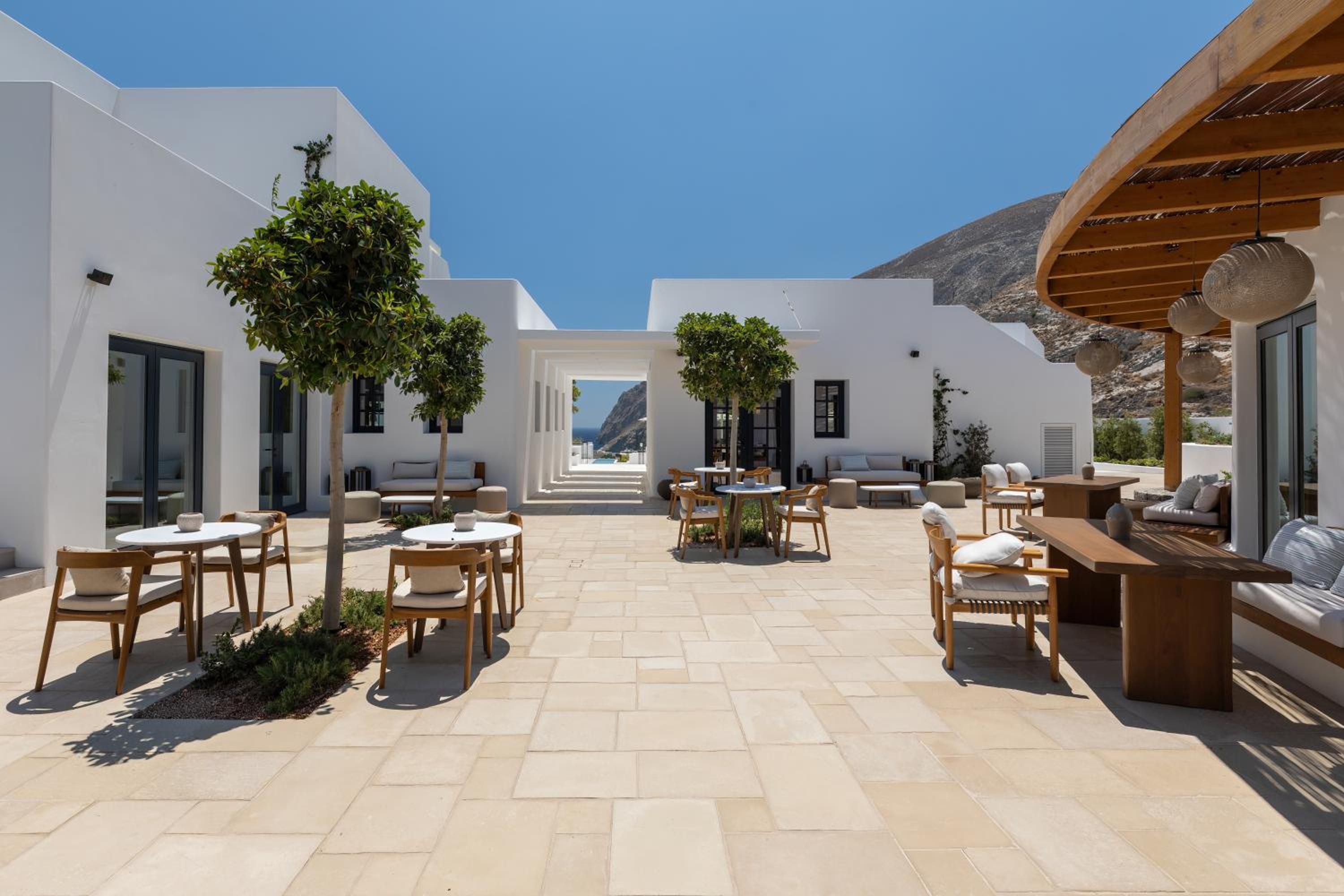 Sandblu Santorini, LXR Hotels & Resorts