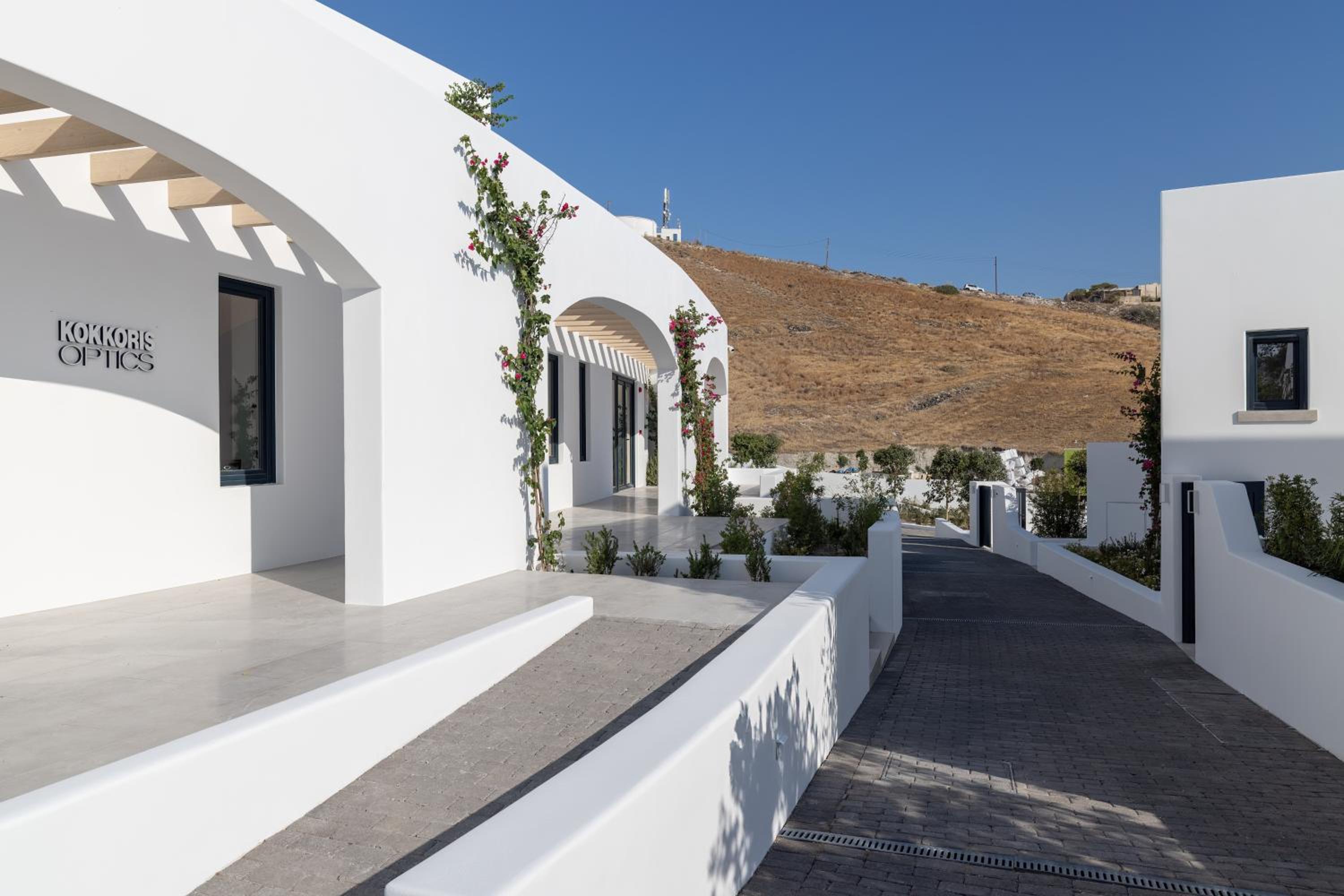 Sandblu Santorini, LXR Hotels & Resorts