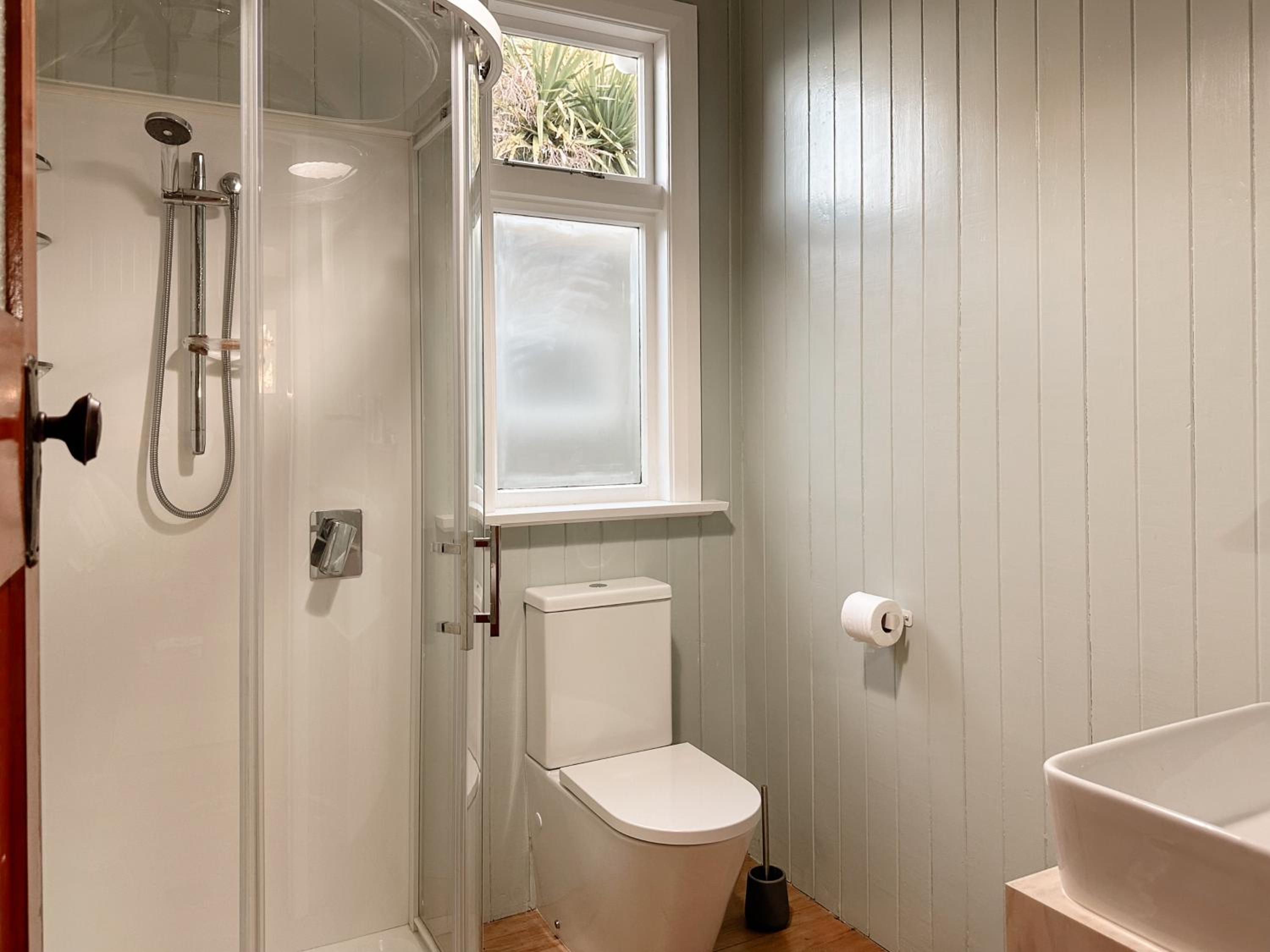 Dalton Cottage - Dreamy Retreat in Lush Gardens