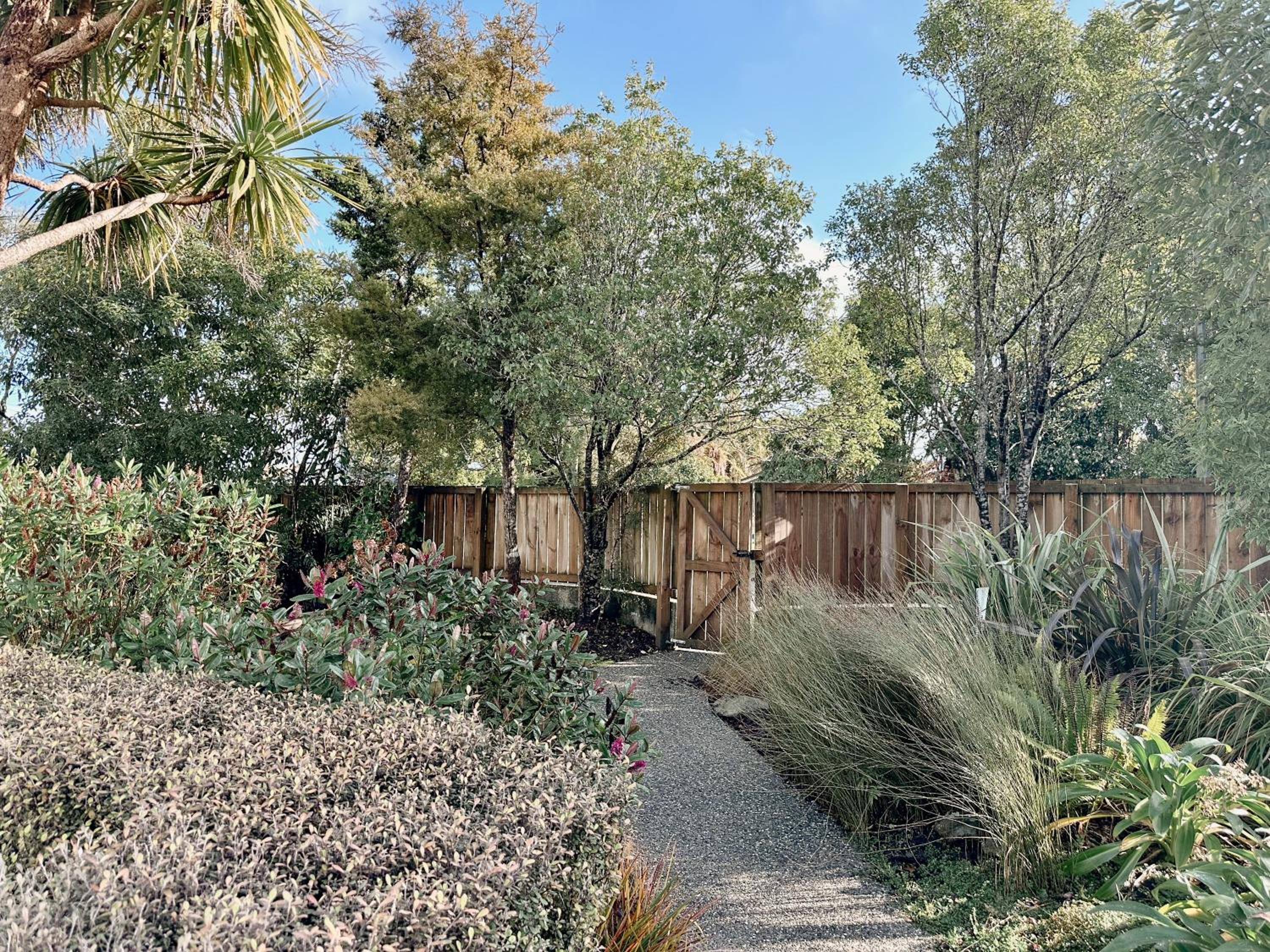 Dalton Cottage - Dreamy Retreat in Lush Gardens
