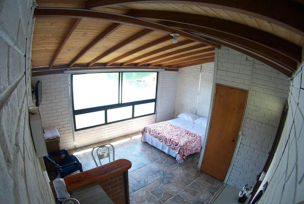 Acogedora cabaña 3 frente a la piedra y el lago
