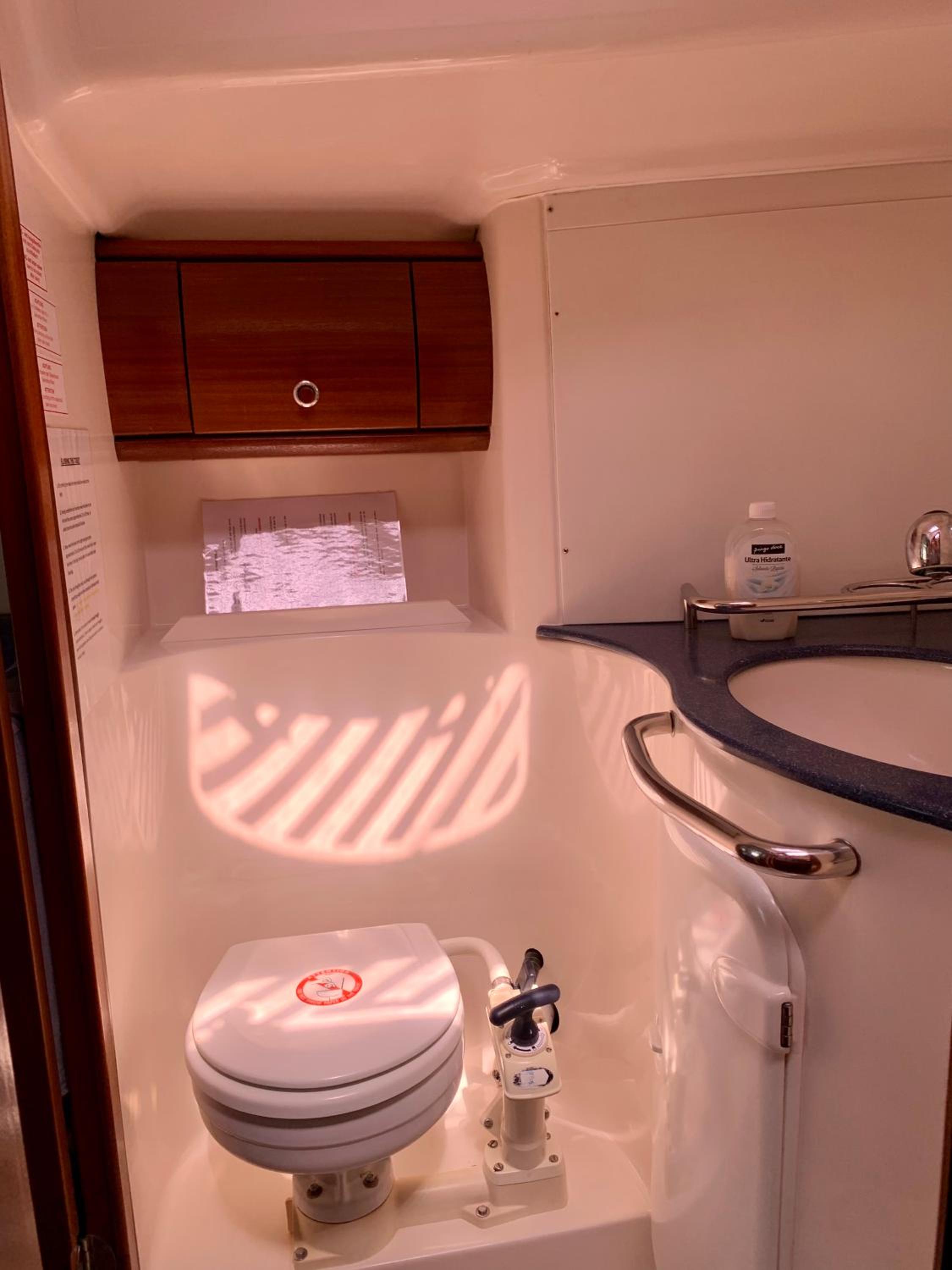 Sleep aboard a beautiful sailboat in Lisbon
