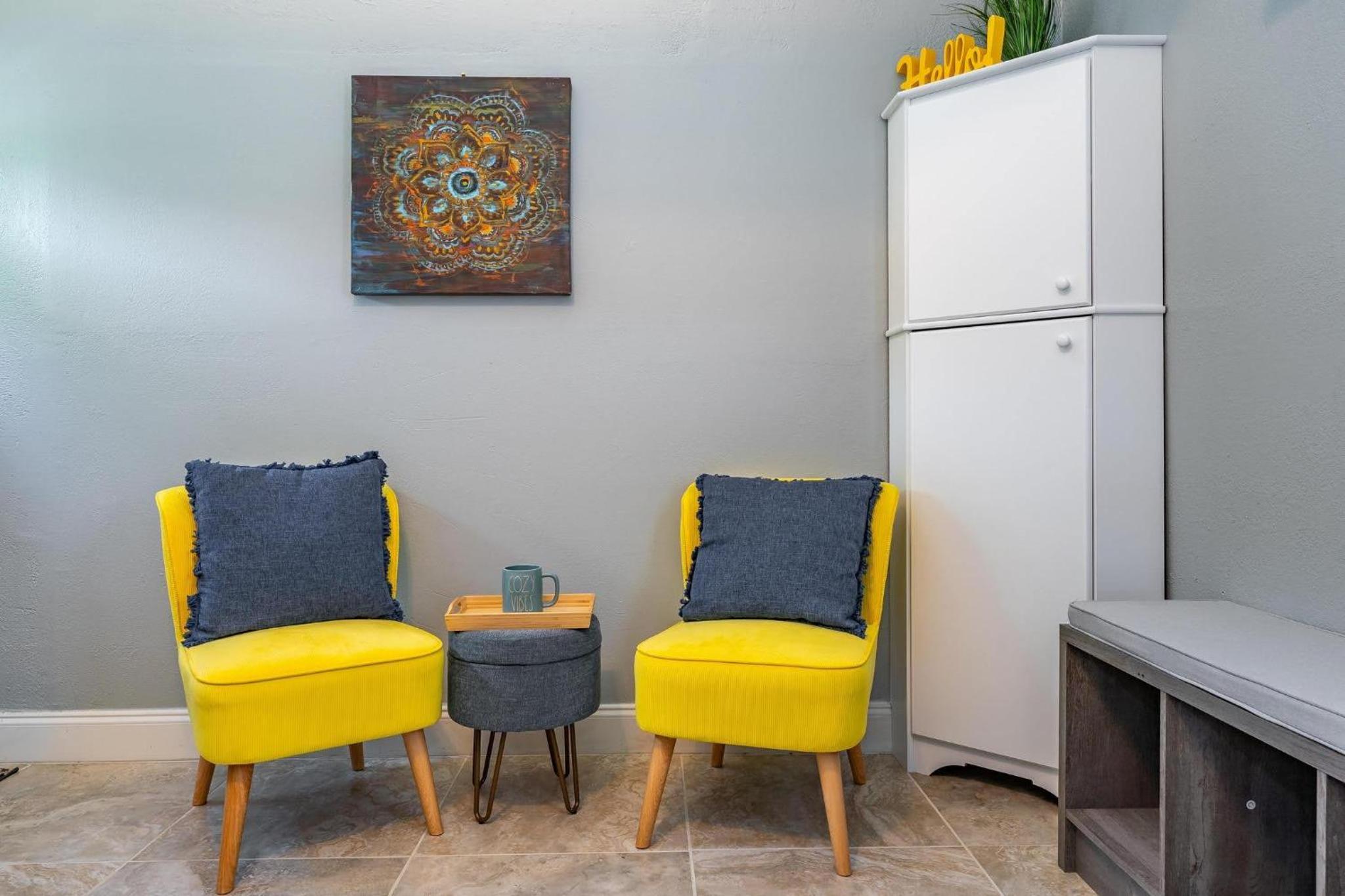 Hotel Cozy Comfy Studio with full sofa bed and kitchenette - Image 1