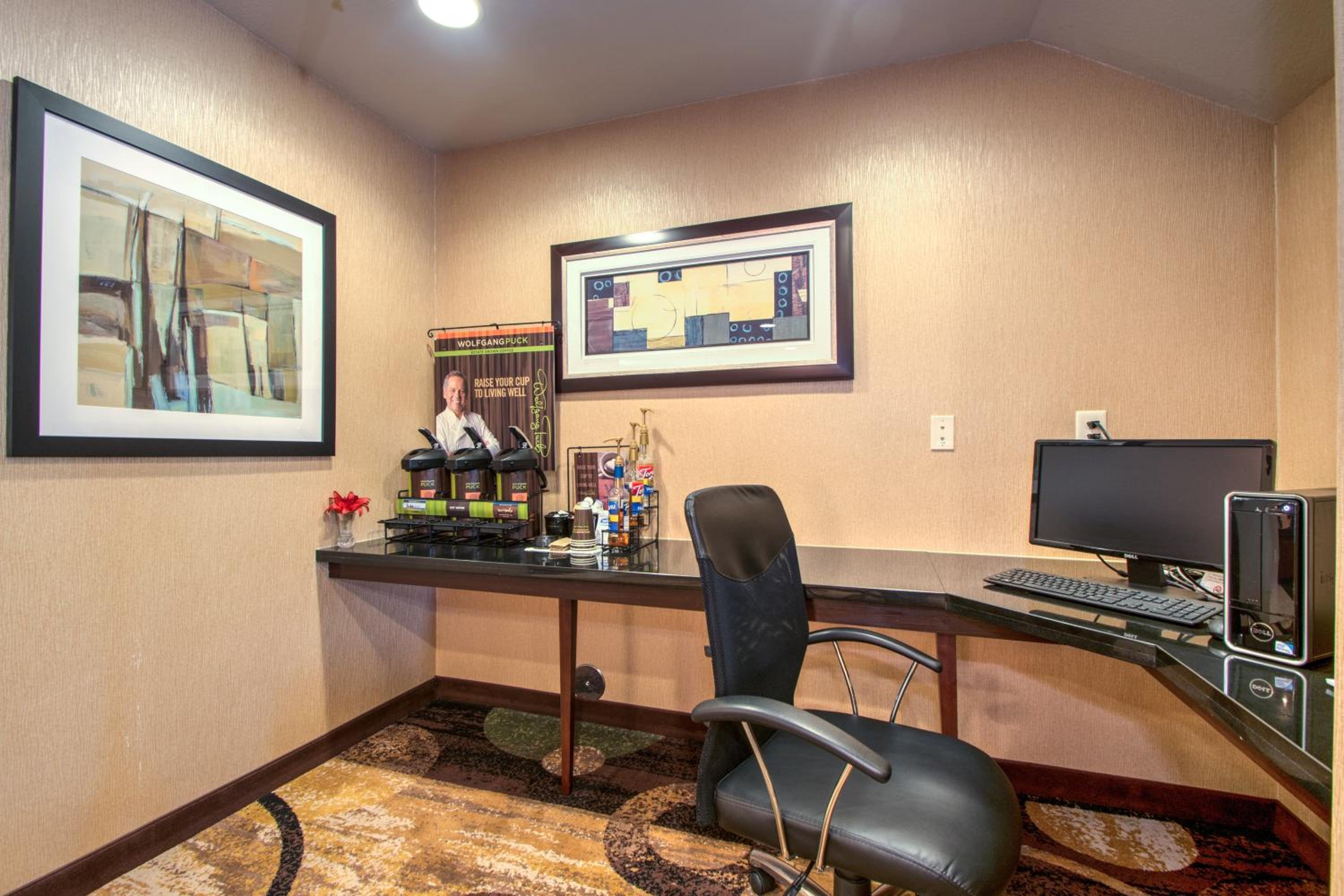 Cobblestone Inn & Suites - Holyoke