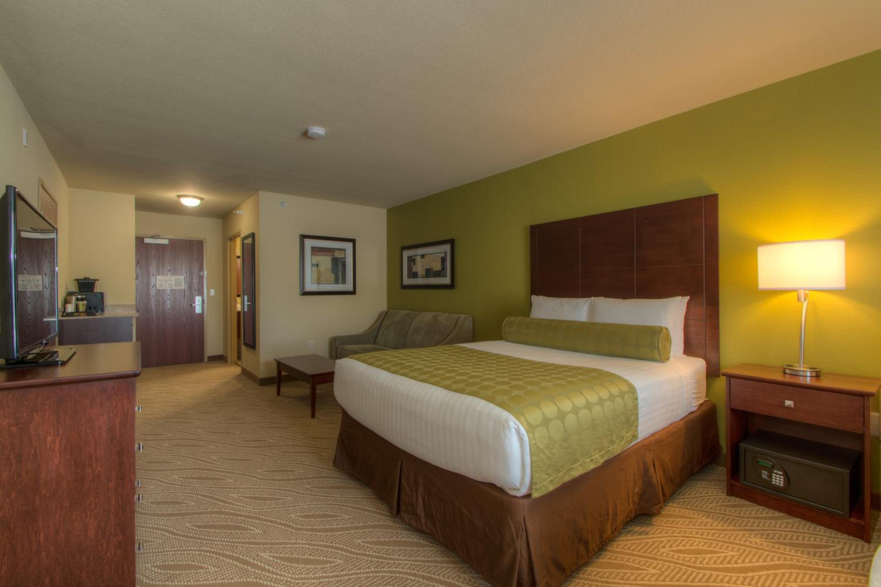 Cobblestone Inn & Suites - Holyoke