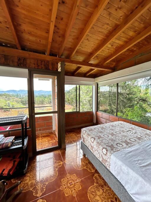 Hermosa cabaña frente al lago y la piedra 4