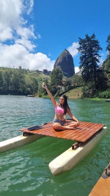 Hermosa cabaña frente al lago y la piedra 4